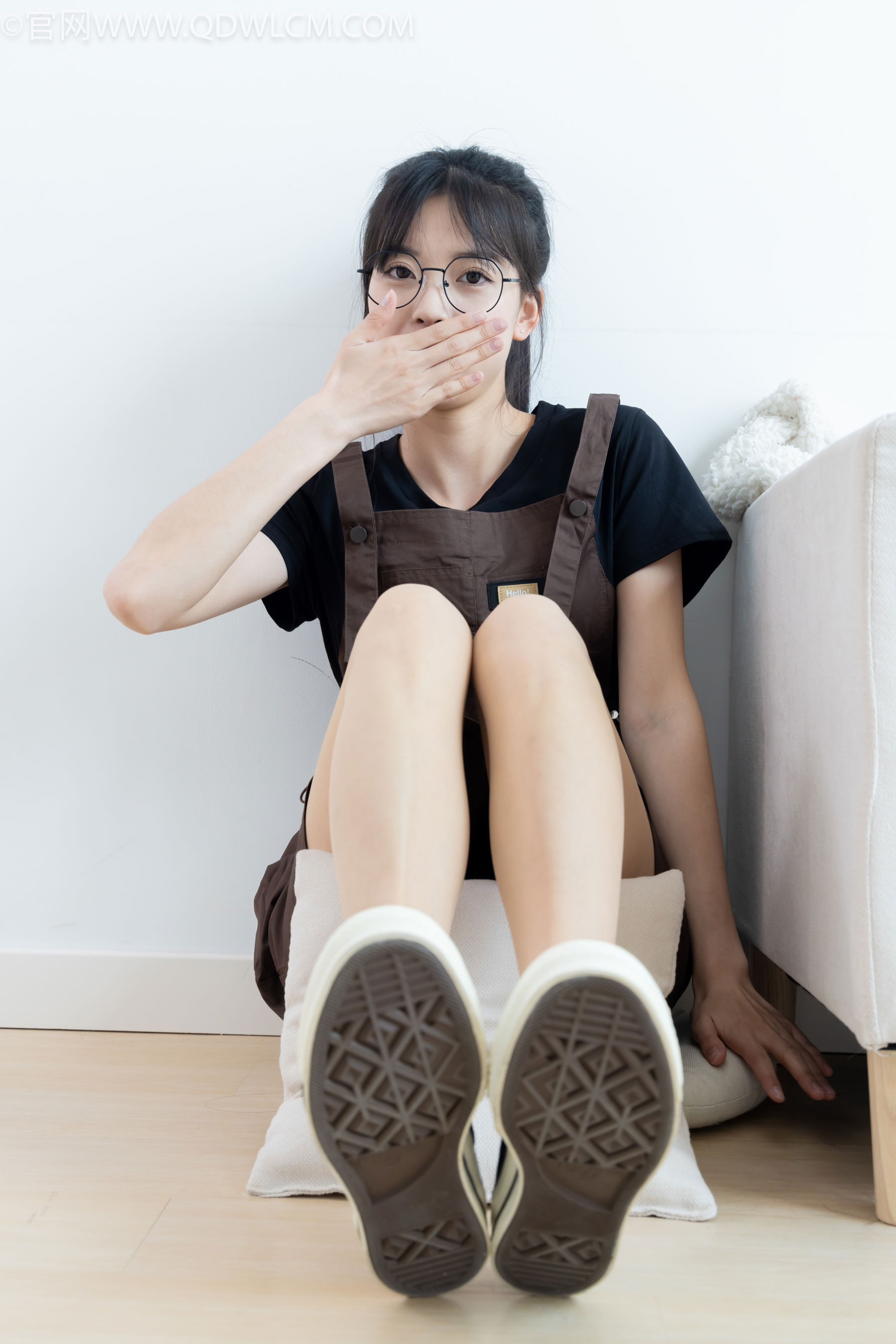 物恋传媒 No.2483 茯苓 - 帆布鞋、白棉袜、薄肉丝/(171P)