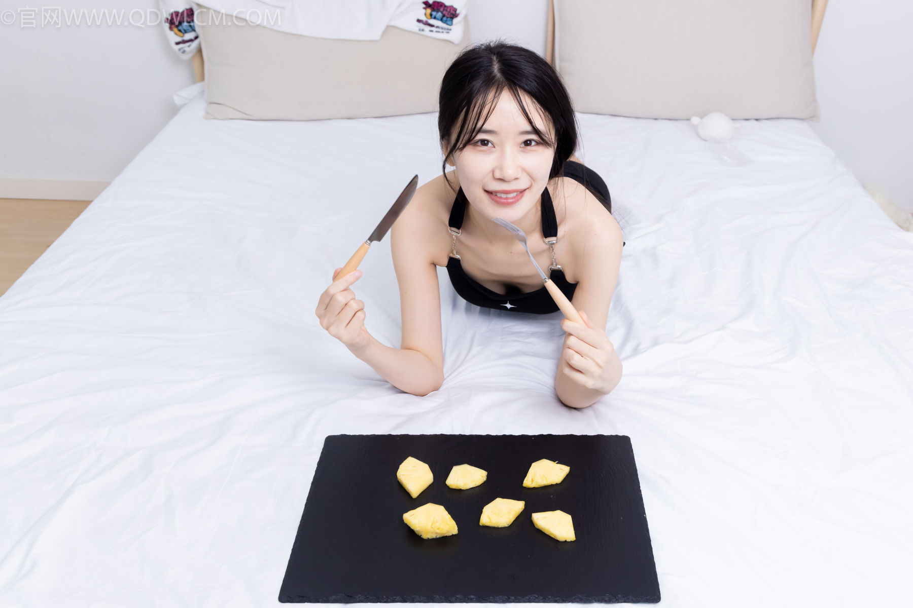 物恋传媒 No.2486 菜菜 - 高跟鞋、厚黑丝、裸足/(284P)