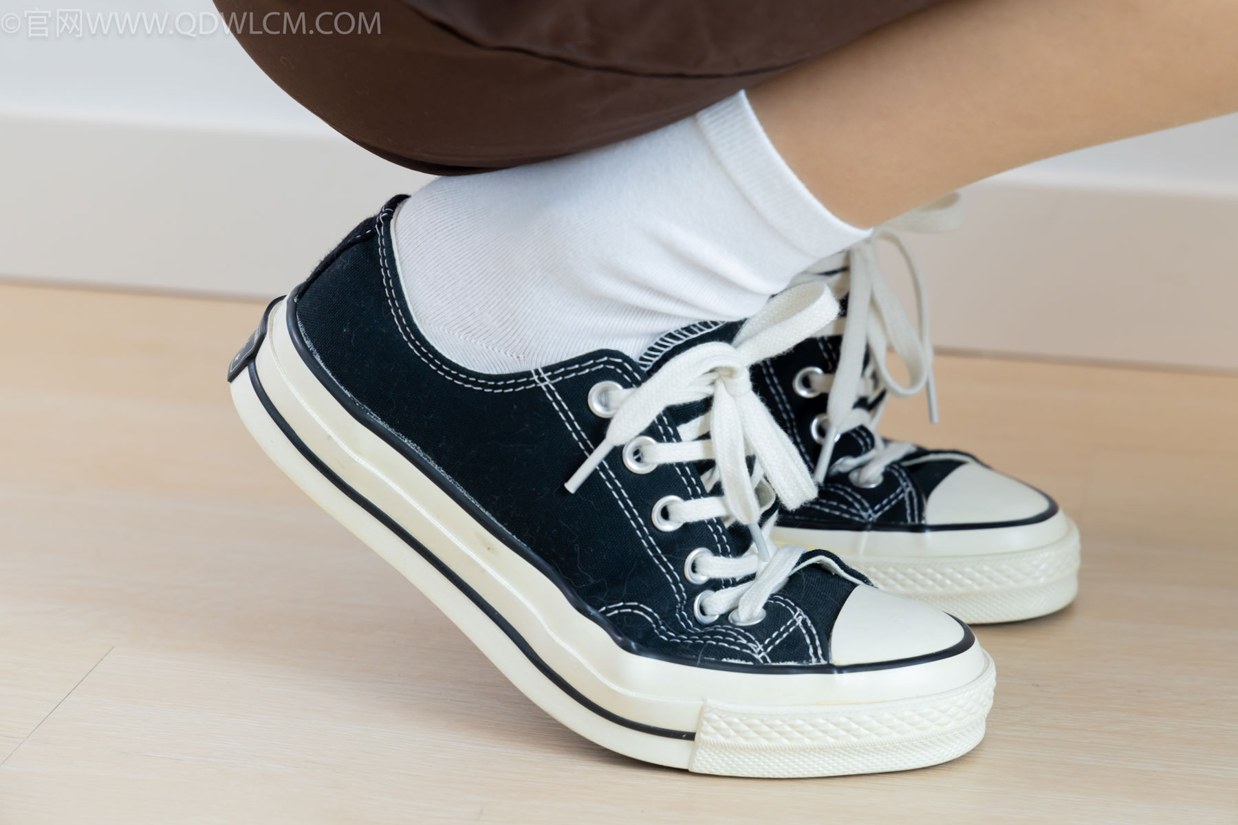 物恋传媒 No.2483 茯苓 - 帆布鞋、白棉袜、薄肉丝/(171P)