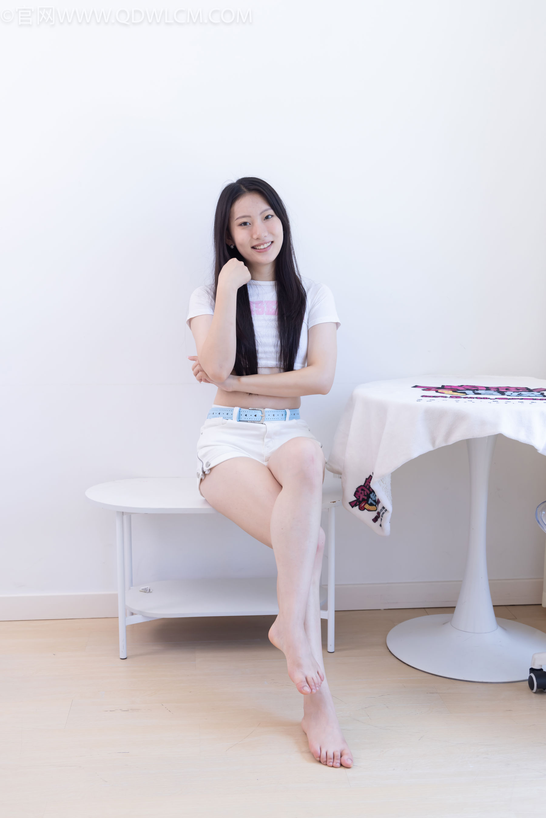 物恋传媒 No.2488 奶糖 - 高跟长靴、白棉袜、裸足/(180P)