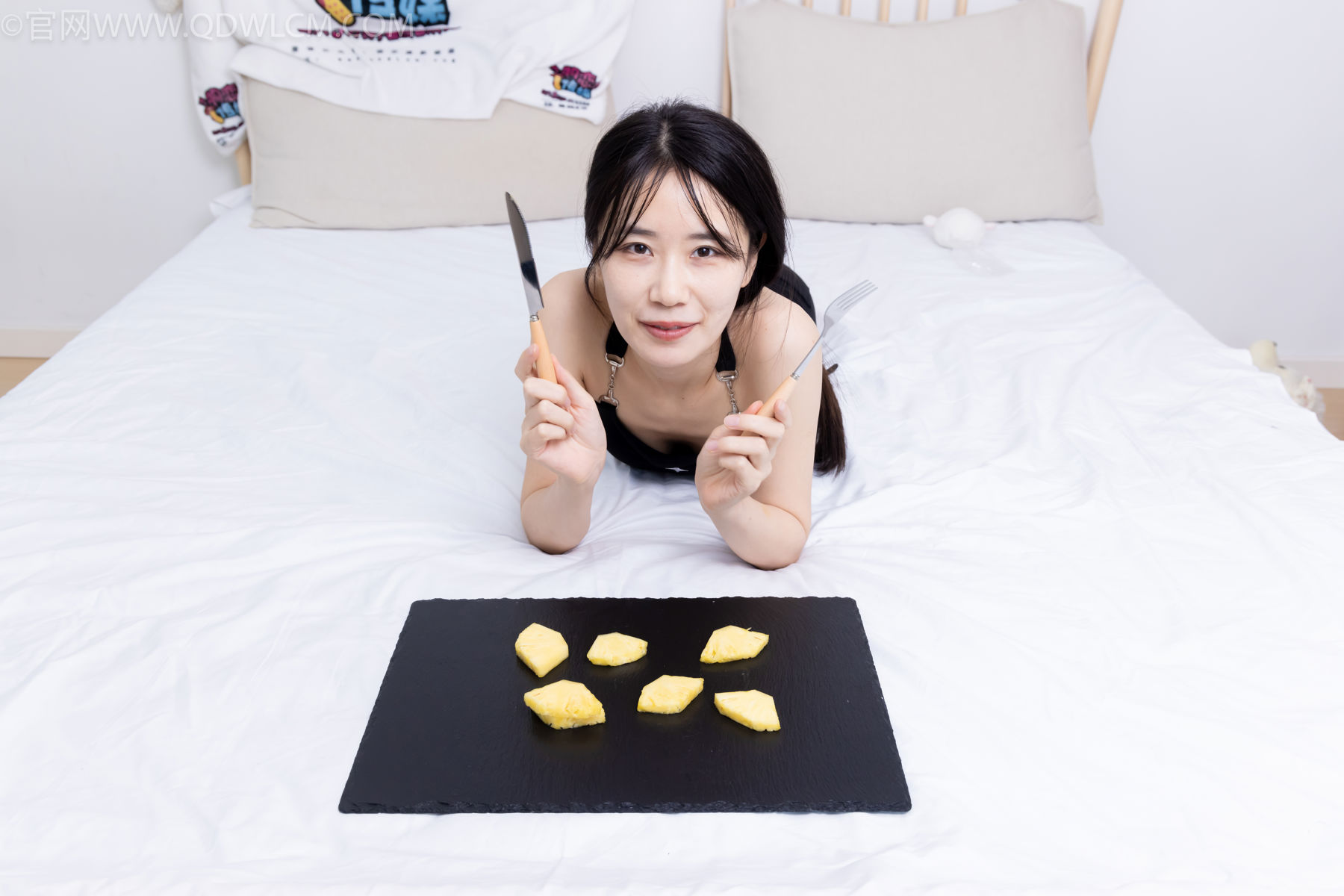 物恋传媒 No.2486 菜菜 - 高跟鞋、厚黑丝、裸足/(284P)