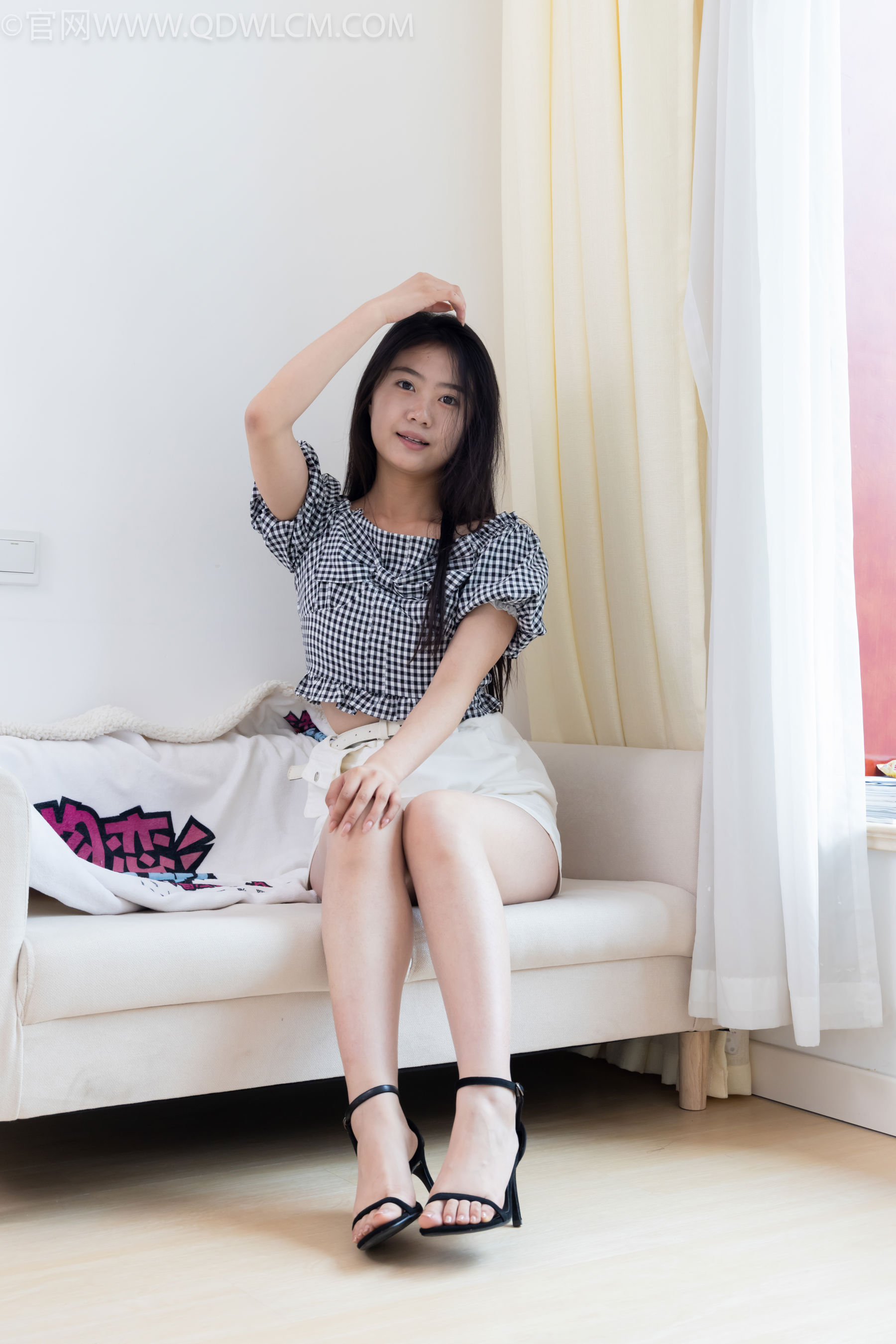 物恋传媒 No.2484 芋头 - 三双高跟凉鞋、薄肉丝、裸足/(151P)