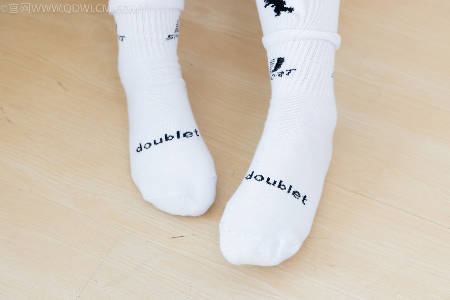 物恋传媒 No.2482 小可 - 运动鞋、白棉袜、裸足/(165P)