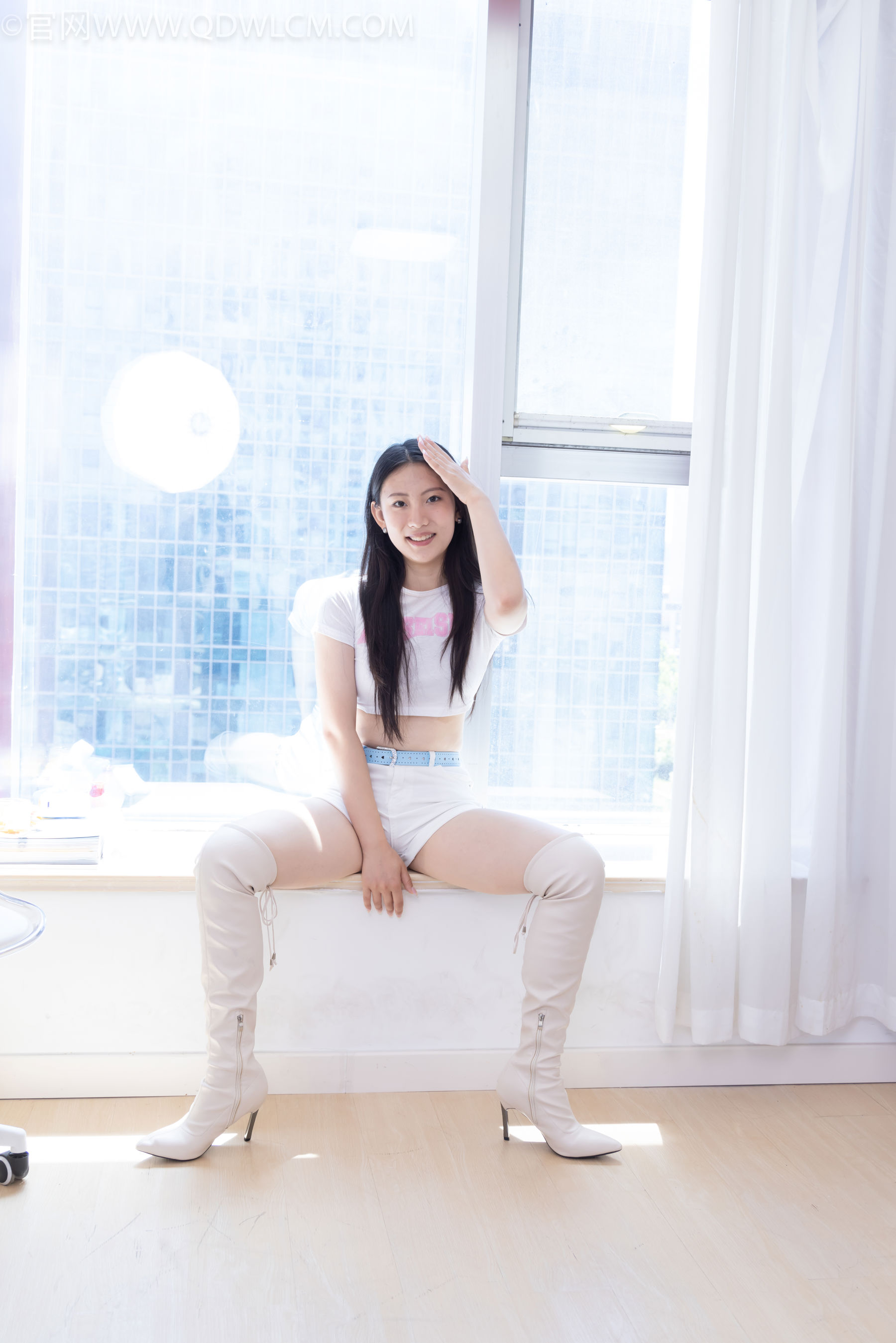 物恋传媒 No.2488 奶糖 - 高跟长靴、白棉袜、裸足/(180P)