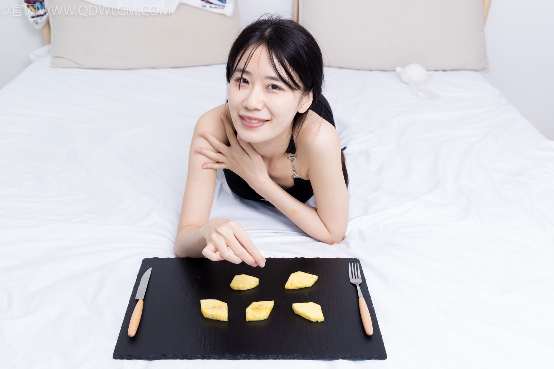 物恋传媒 No.2486 菜菜 - 高跟鞋、厚黑丝、裸足/(284P)