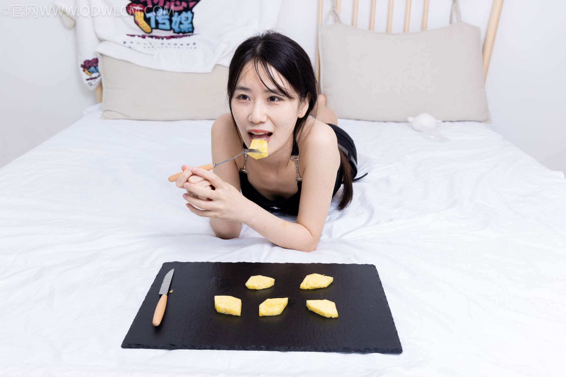 物恋传媒 No.2486 菜菜 - 高跟鞋、厚黑丝、裸足/(284P)