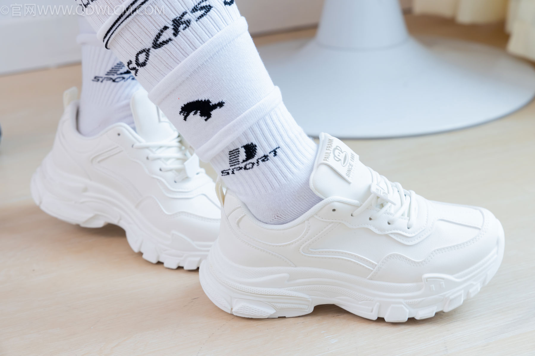 物恋传媒 No.2482 小可 - 运动鞋、白棉袜、裸足/(165P)