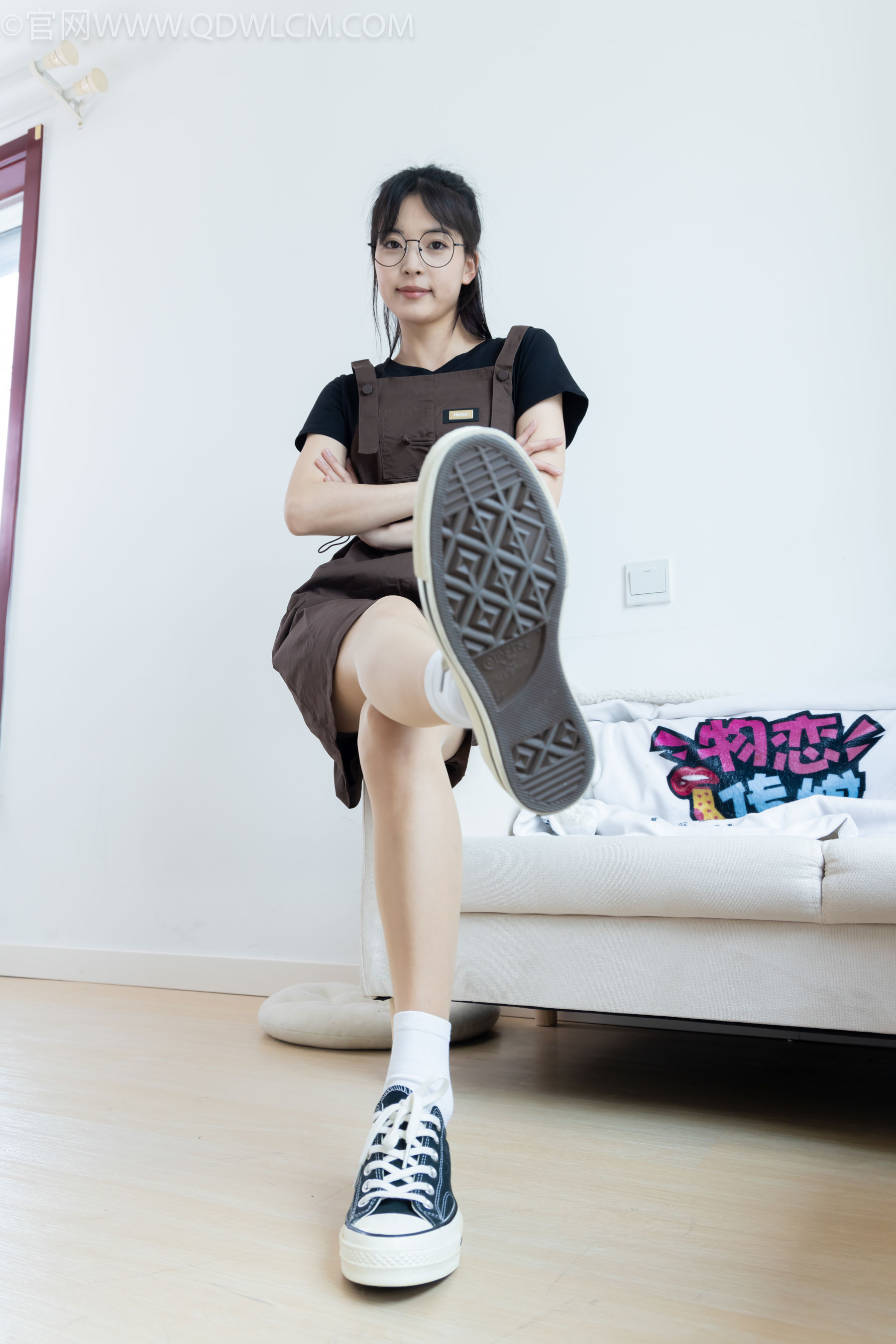 物恋传媒 No.2483 茯苓 - 帆布鞋、白棉袜、薄肉丝/(171P)