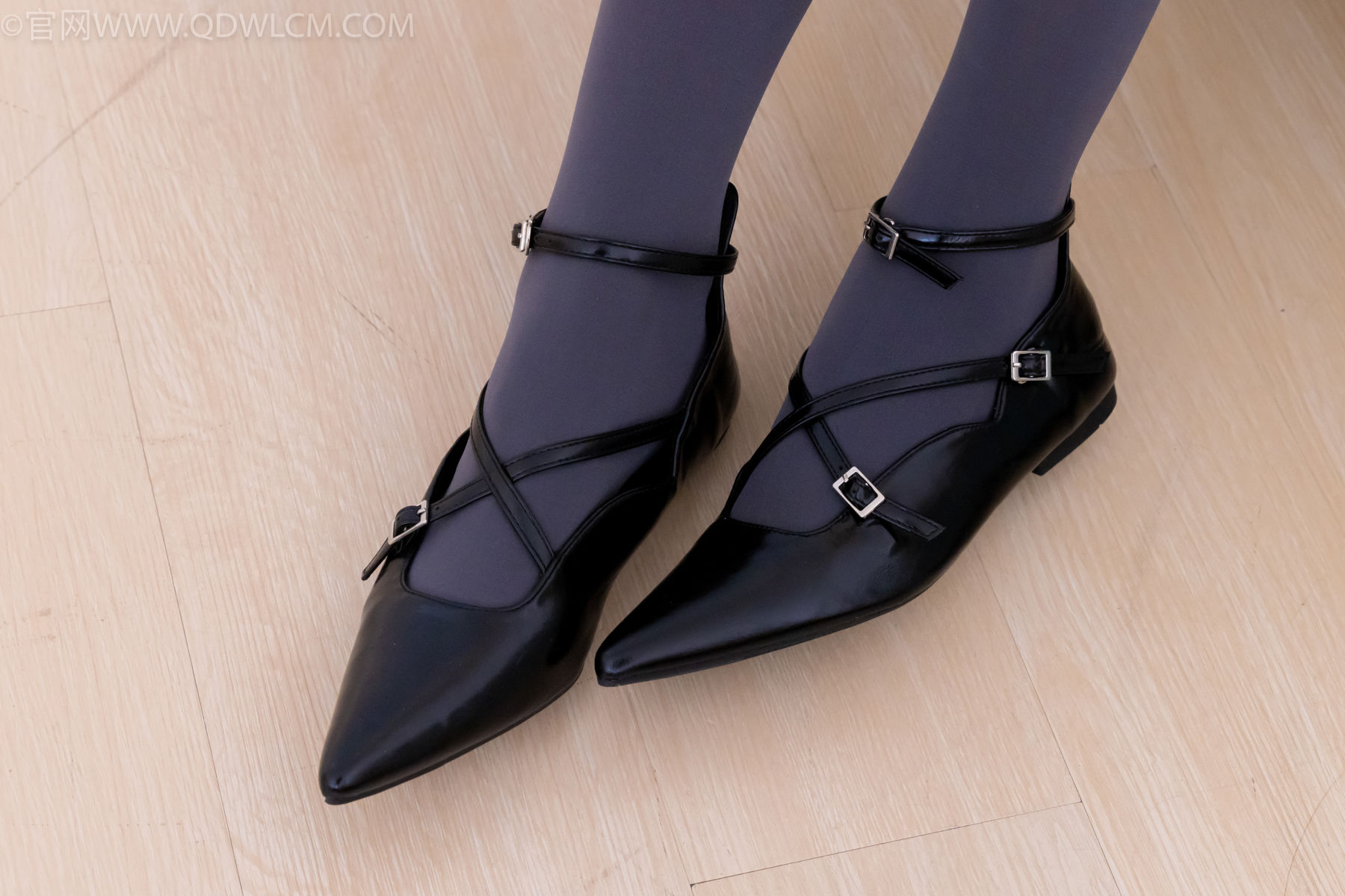 物恋传媒 No.2487 恬恬 - 高跟鞋、厚灰丝、老头乐挠脚剧情/(152P)