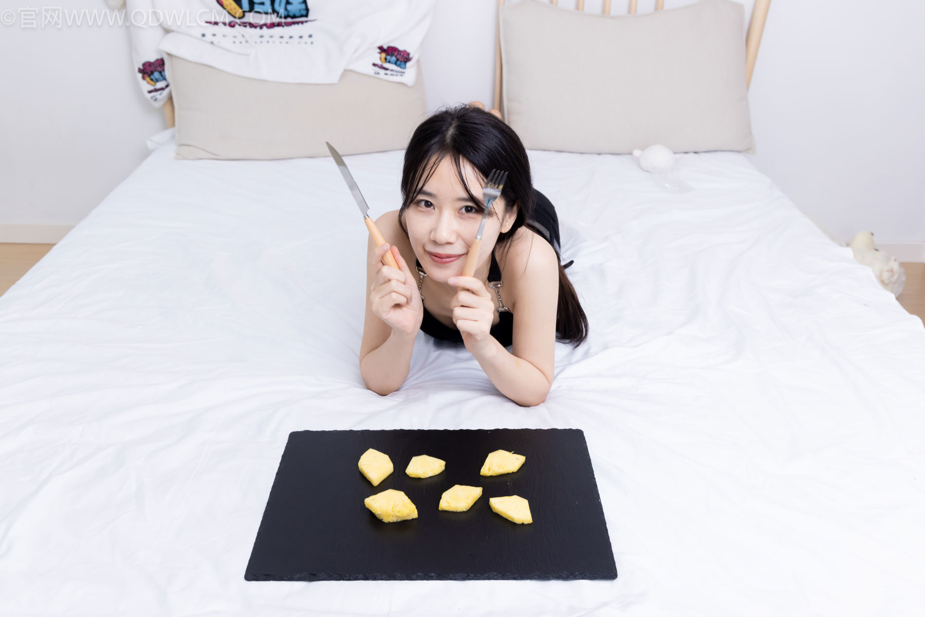 物恋传媒 No.2486 菜菜 - 高跟鞋、厚黑丝、裸足/(284P)