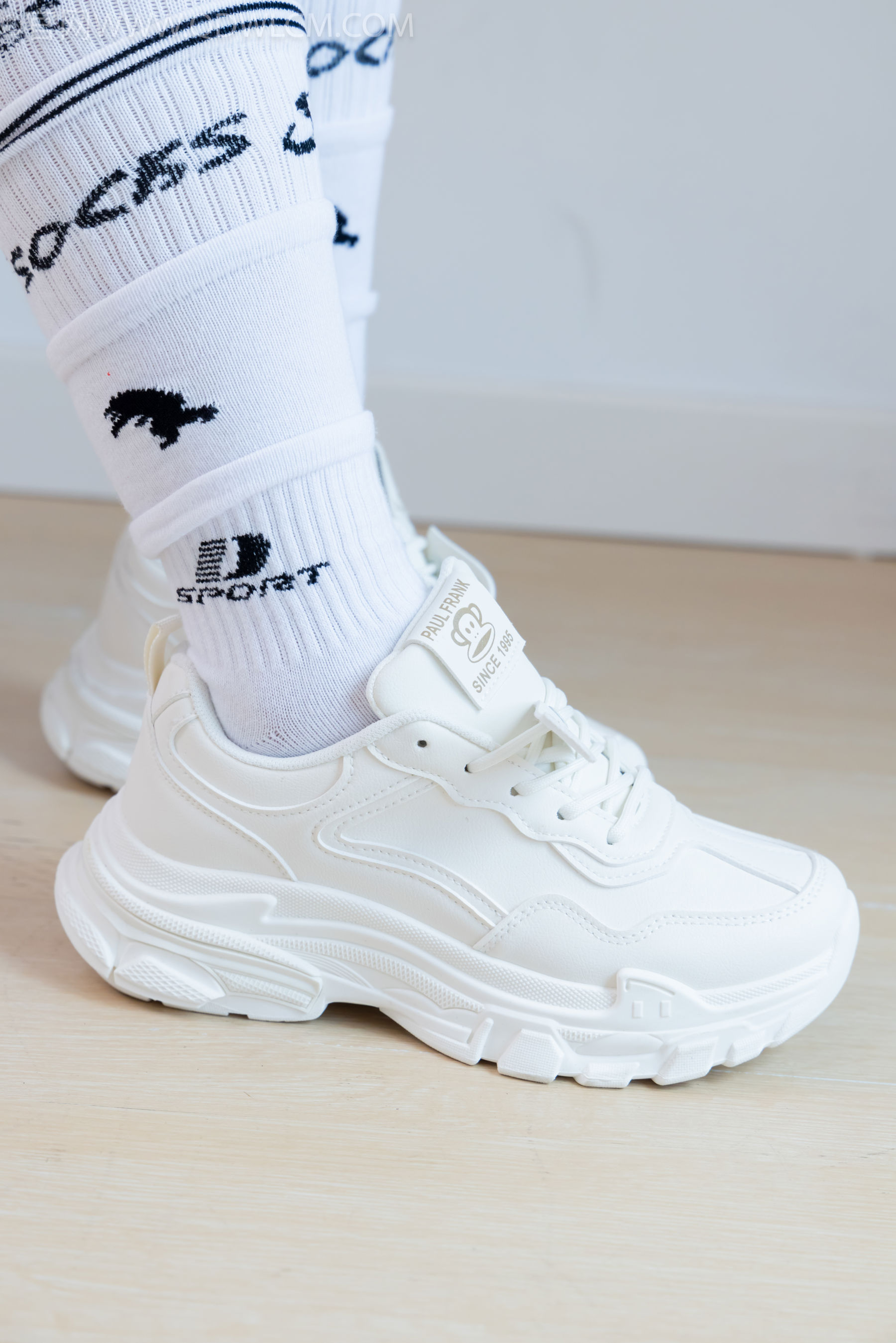 物恋传媒 No.2482 小可 - 运动鞋、白棉袜、裸足/(165P)