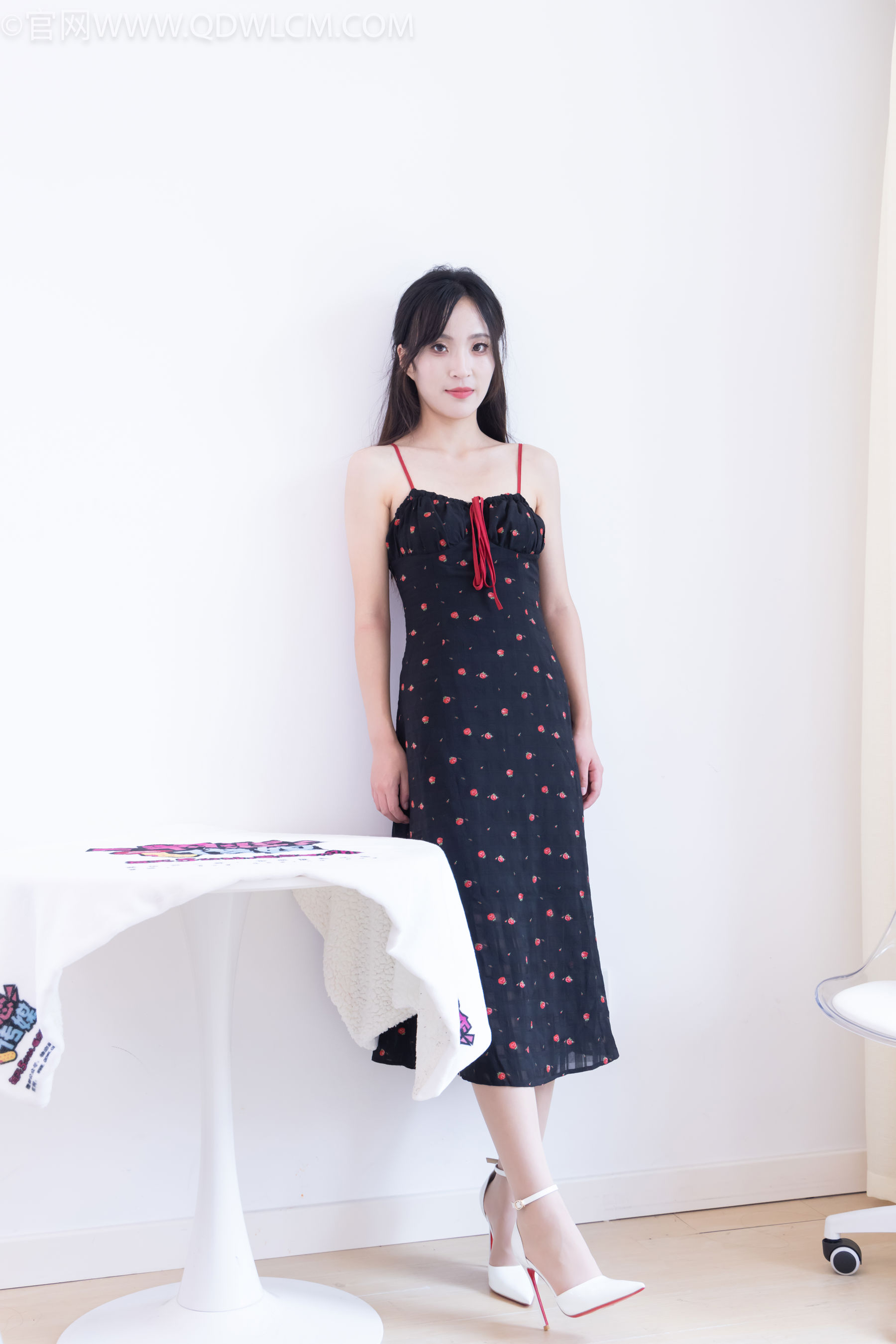 物恋传媒 No.2481 辣辣 - 高跟鞋、薄肉丝/(150P)