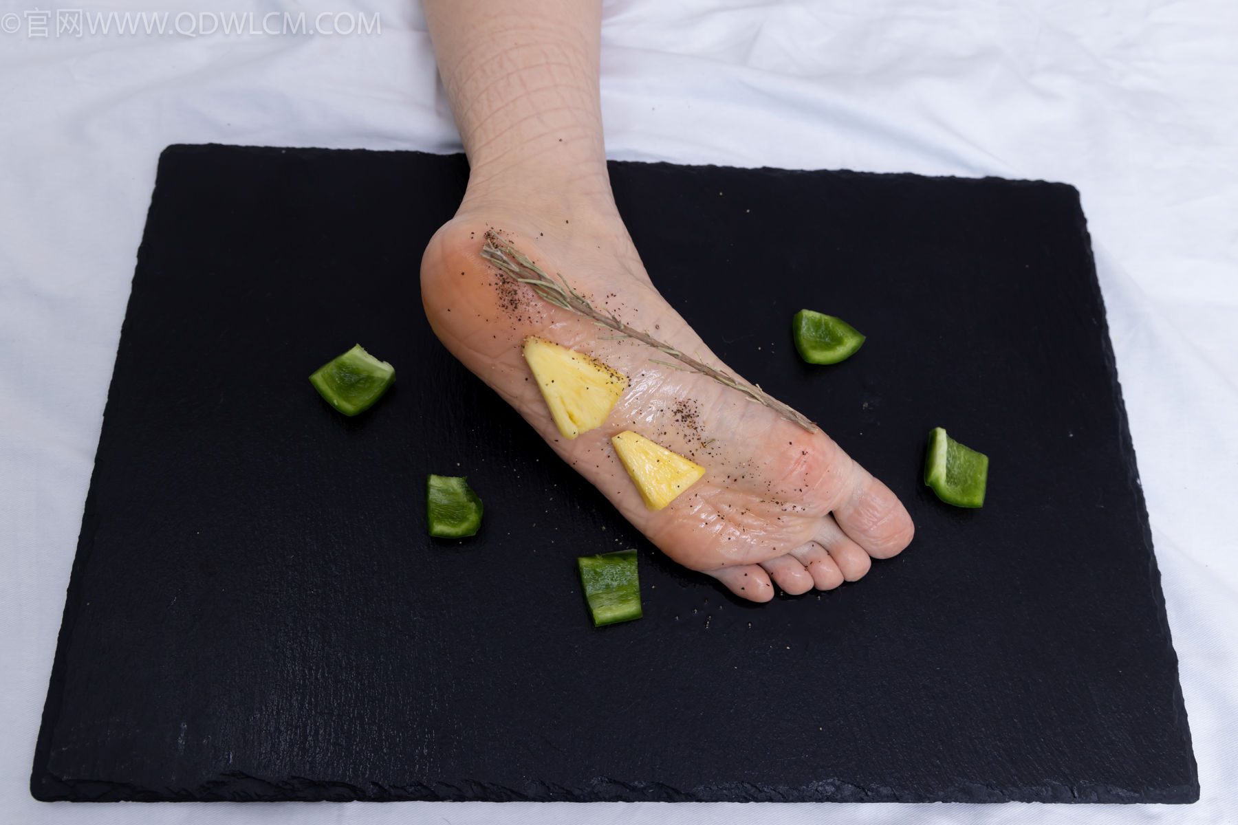 物恋传媒 No.2486 菜菜 - 高跟鞋、厚黑丝、裸足/(284P)