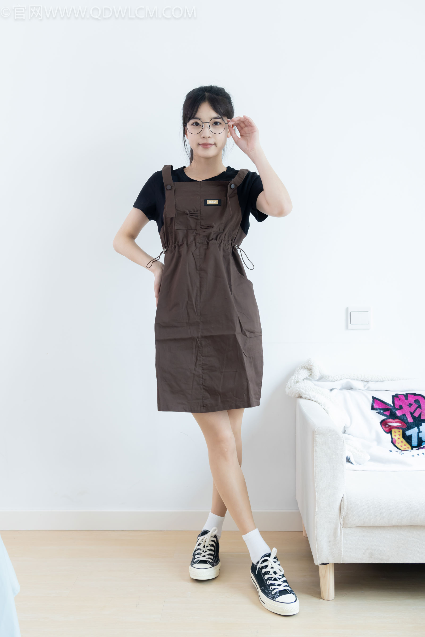 物恋传媒 No.2483 茯苓 - 帆布鞋、白棉袜、薄肉丝/(171P)