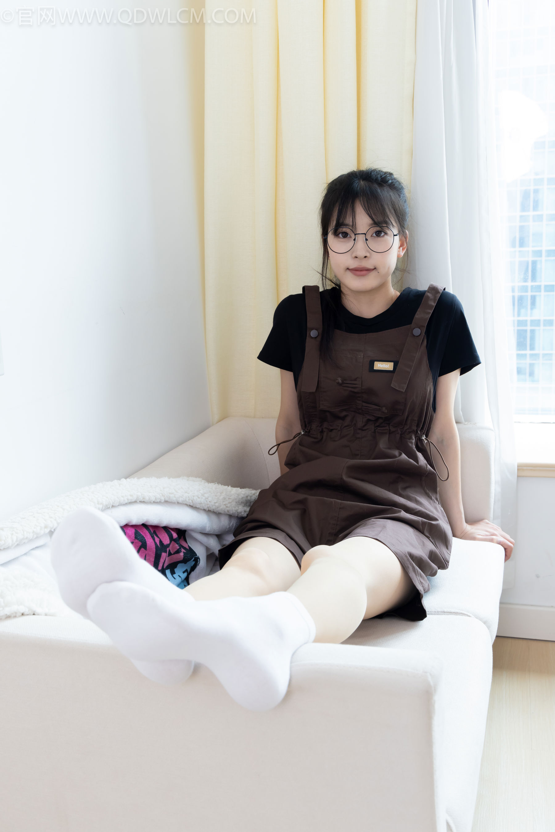 物恋传媒 No.2483 茯苓 - 帆布鞋、白棉袜、薄肉丝/(171P)