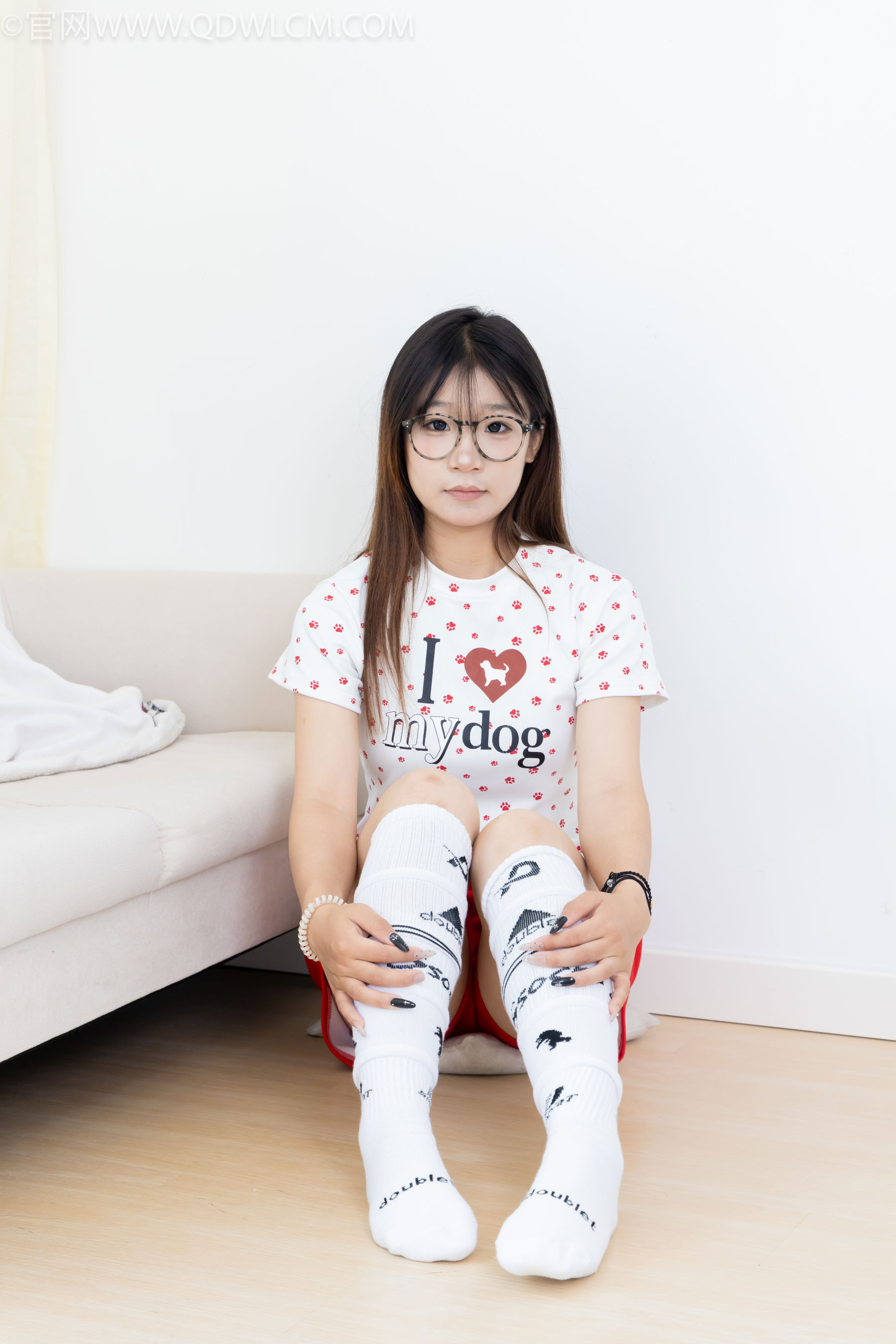 物恋传媒 No.2482 小可 - 运动鞋、白棉袜、裸足/(165P)