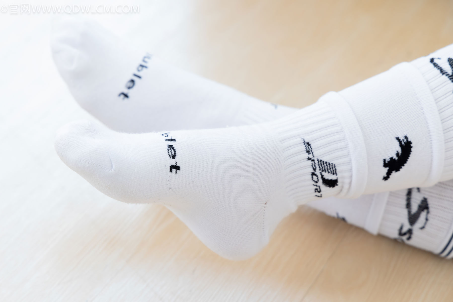 物恋传媒 No.2482 小可 - 运动鞋、白棉袜、裸足/(165P)