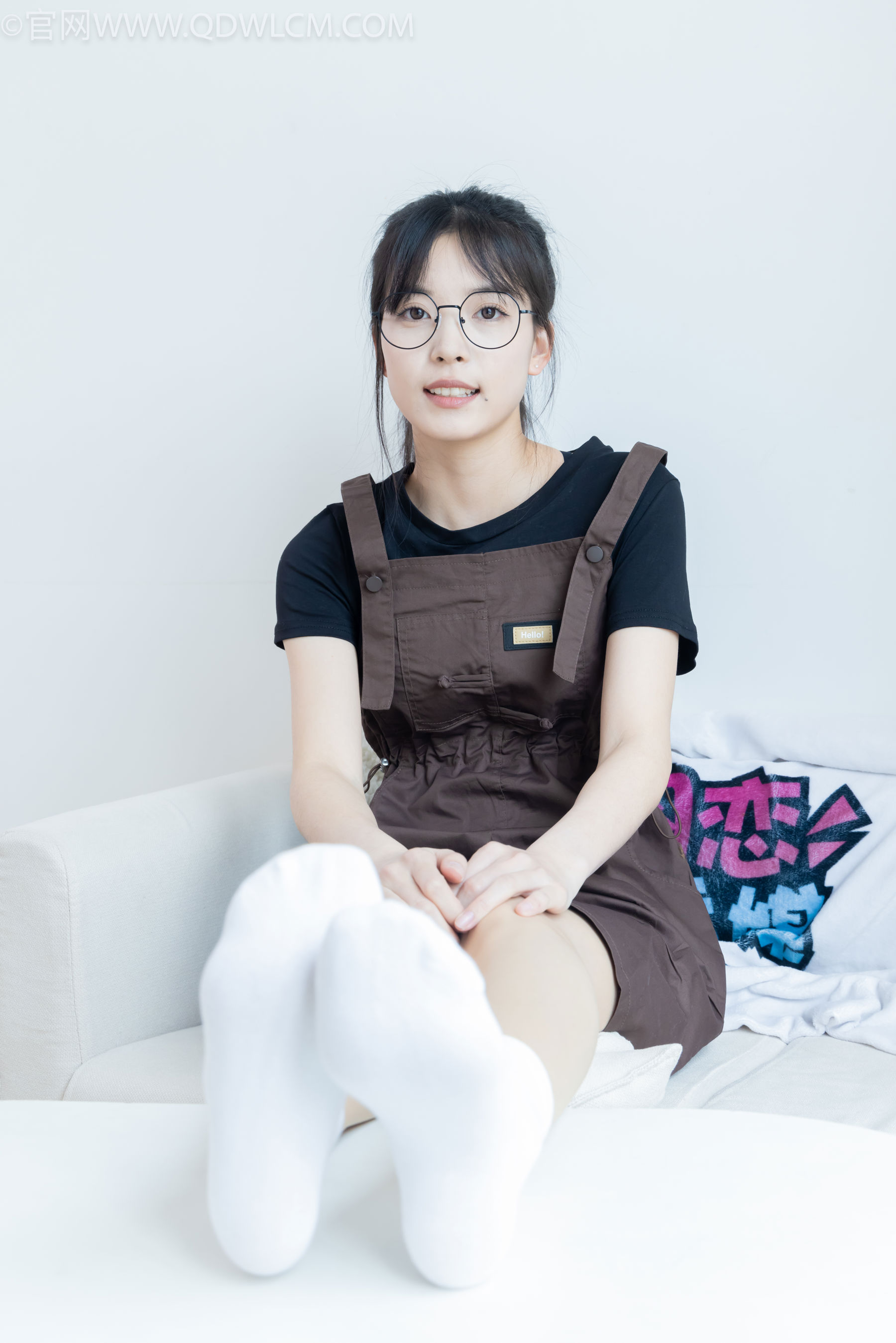 物恋传媒 No.2483 茯苓 - 帆布鞋、白棉袜、薄肉丝/(171P)