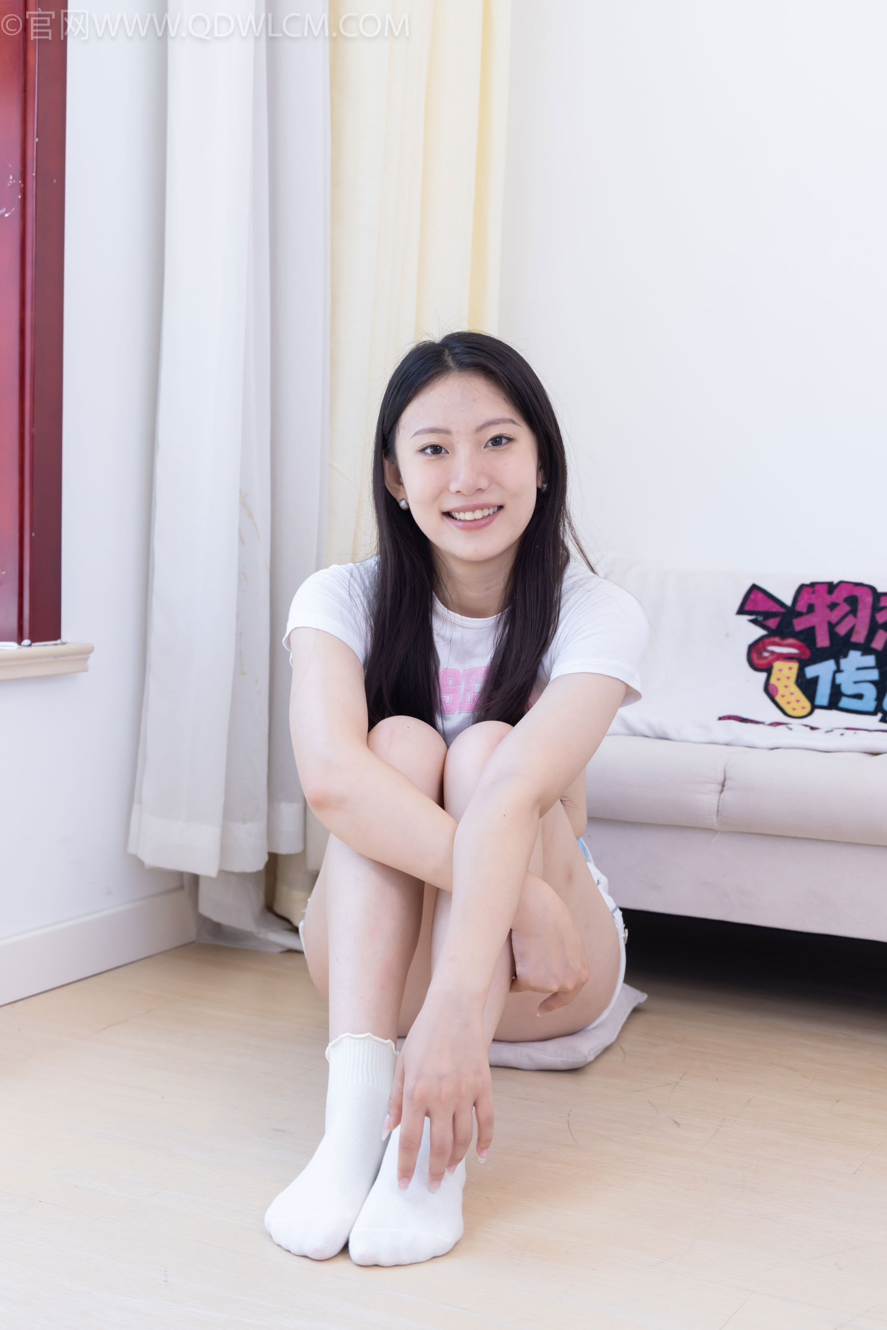 物恋传媒 No.2488 奶糖 - 高跟长靴、白棉袜、裸足/(180P)