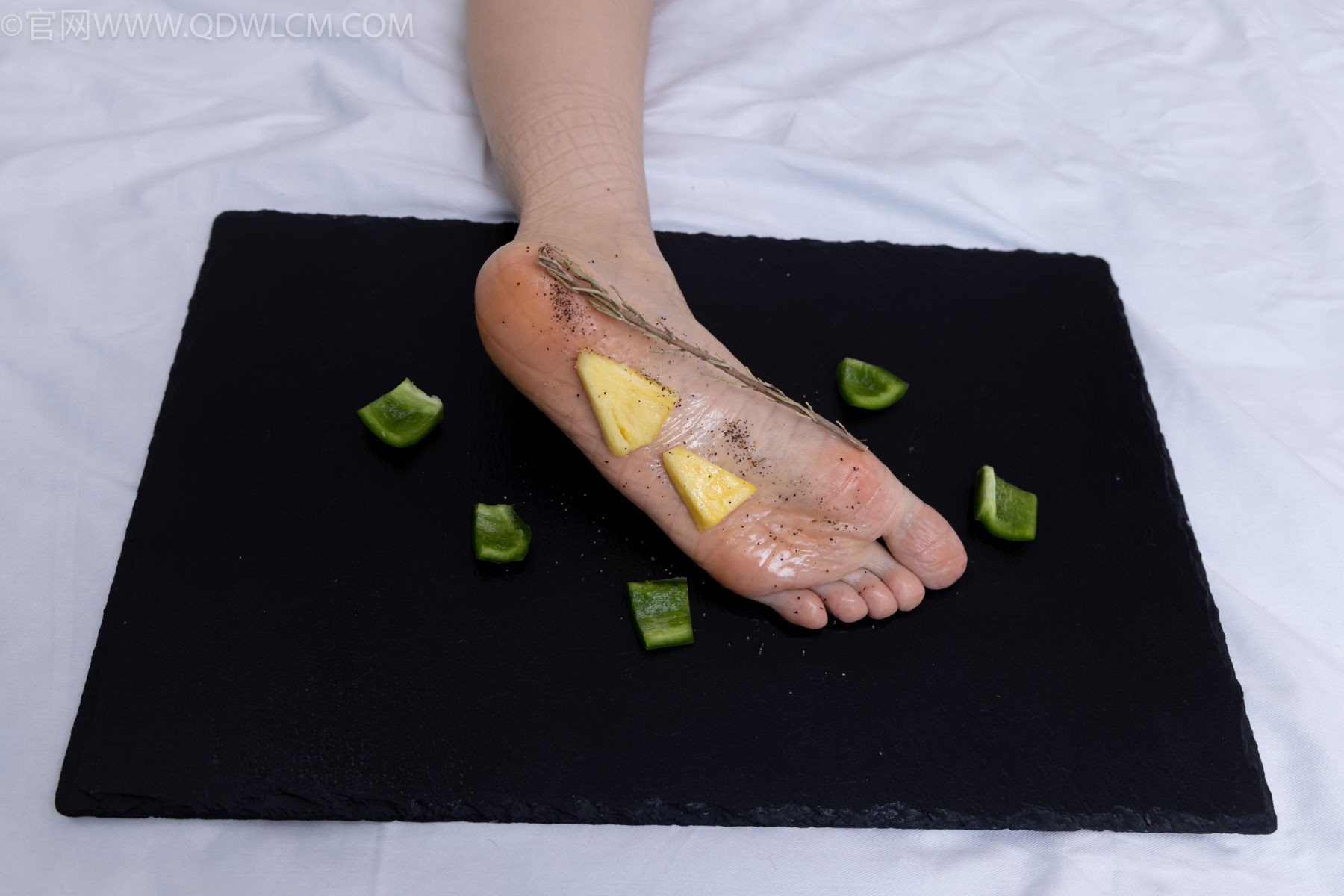 物恋传媒 No.2486 菜菜 - 高跟鞋、厚黑丝、裸足/(284P)