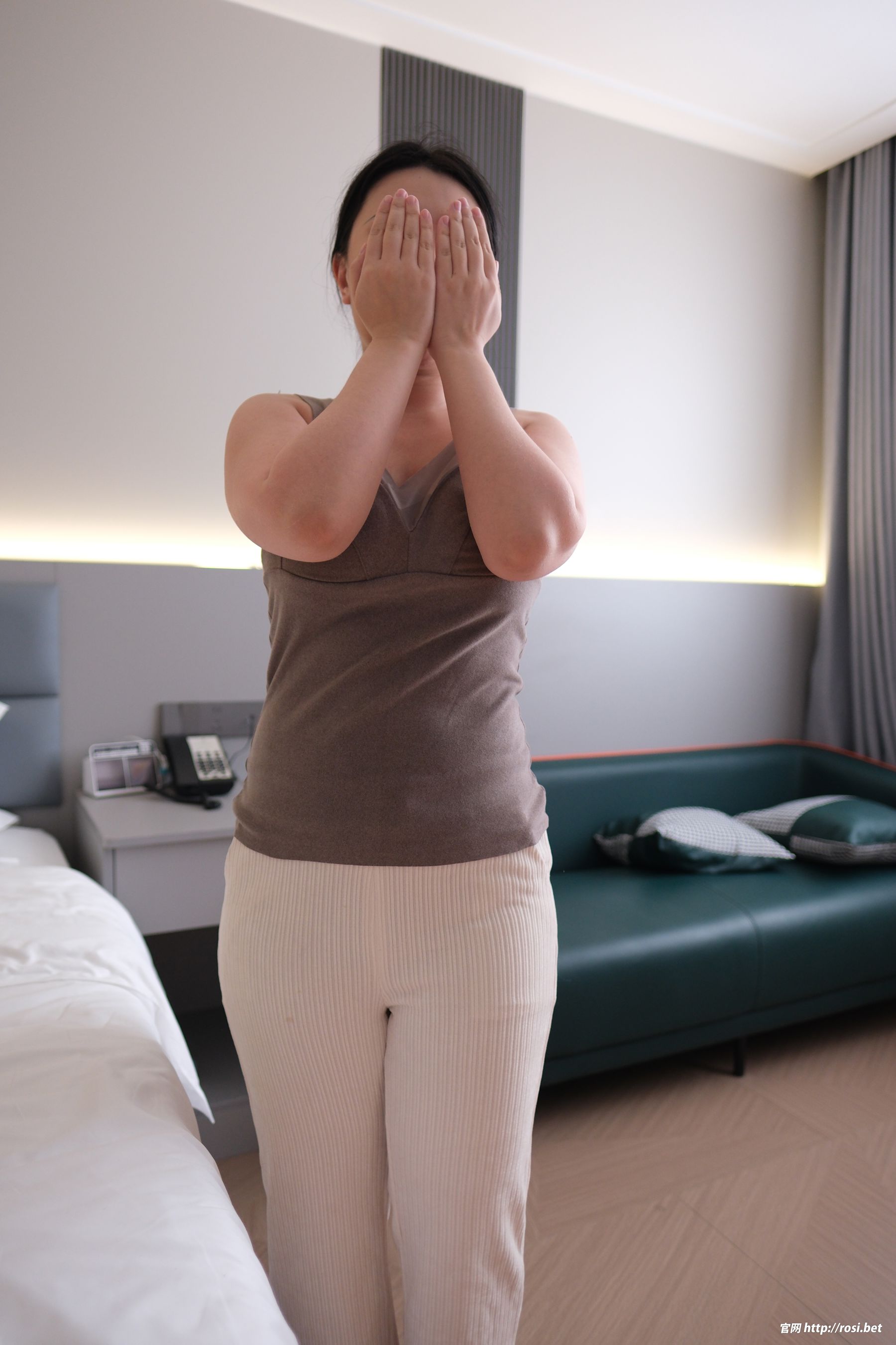 [ROSI写真] 2025.12.13 NO.5122/(69P)