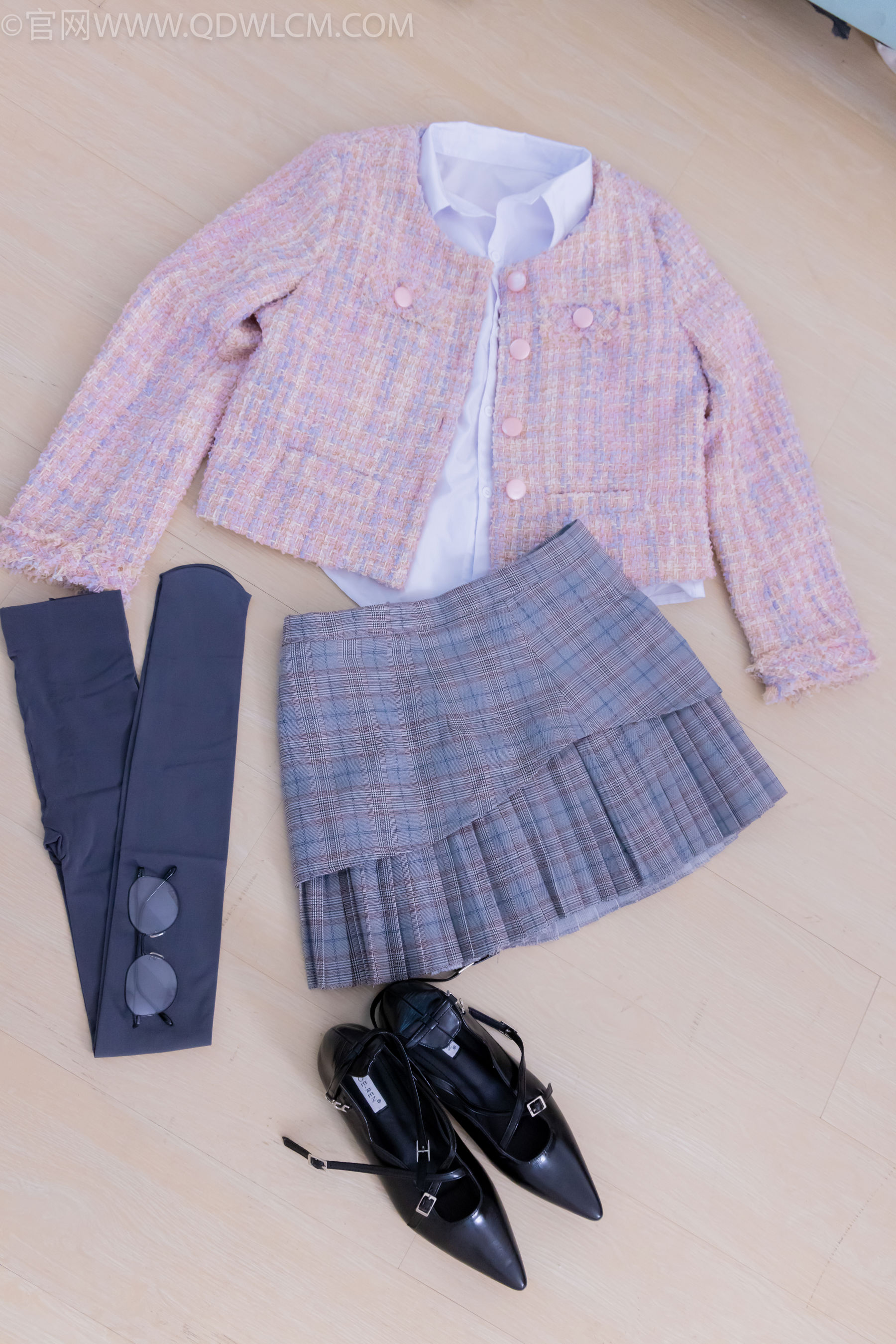 物恋传媒 No.2487 恬恬 - 高跟鞋、厚灰丝、老头乐挠脚剧情/(152P)