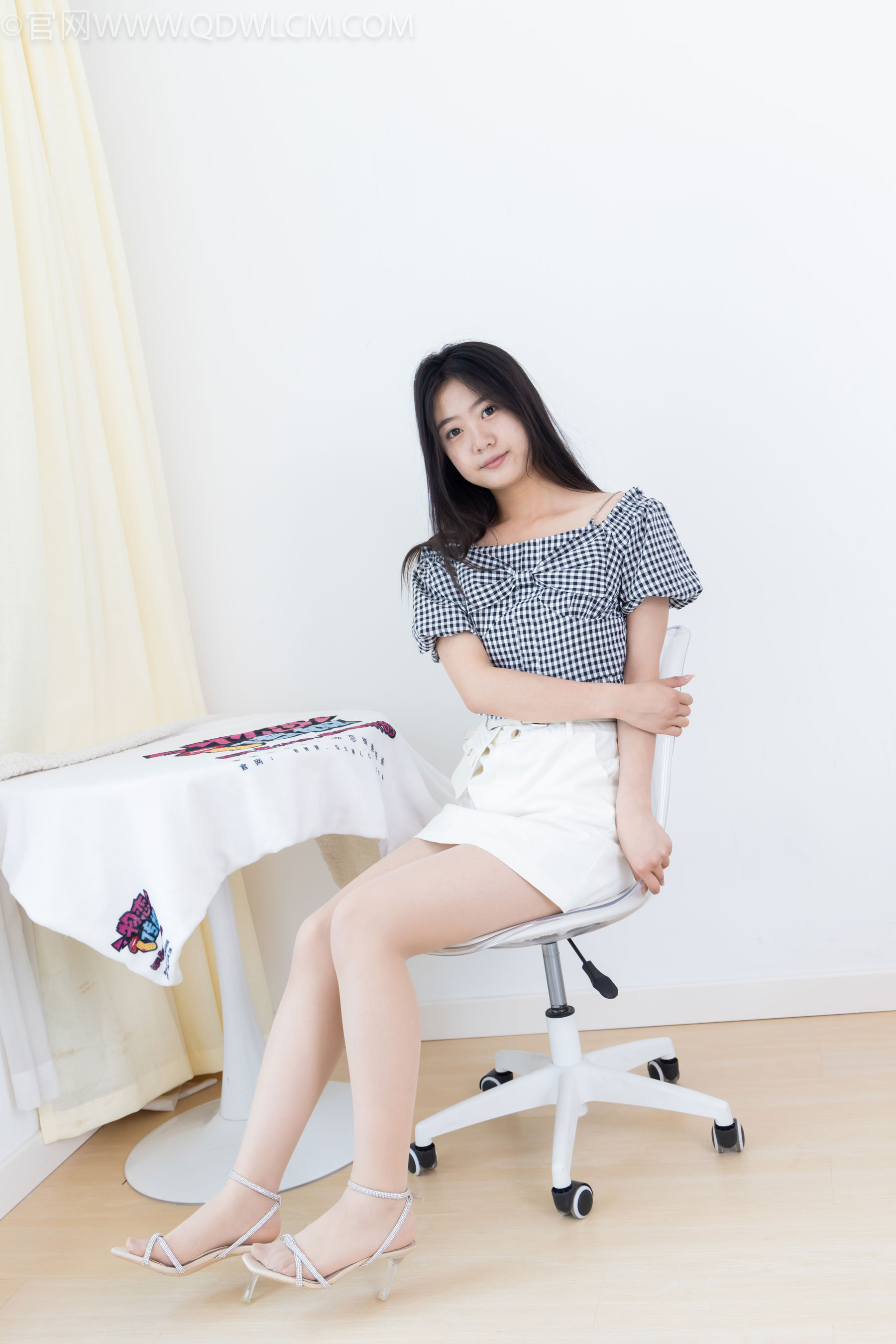 物恋传媒 No.2484 芋头 - 三双高跟凉鞋、薄肉丝、裸足/(151P)