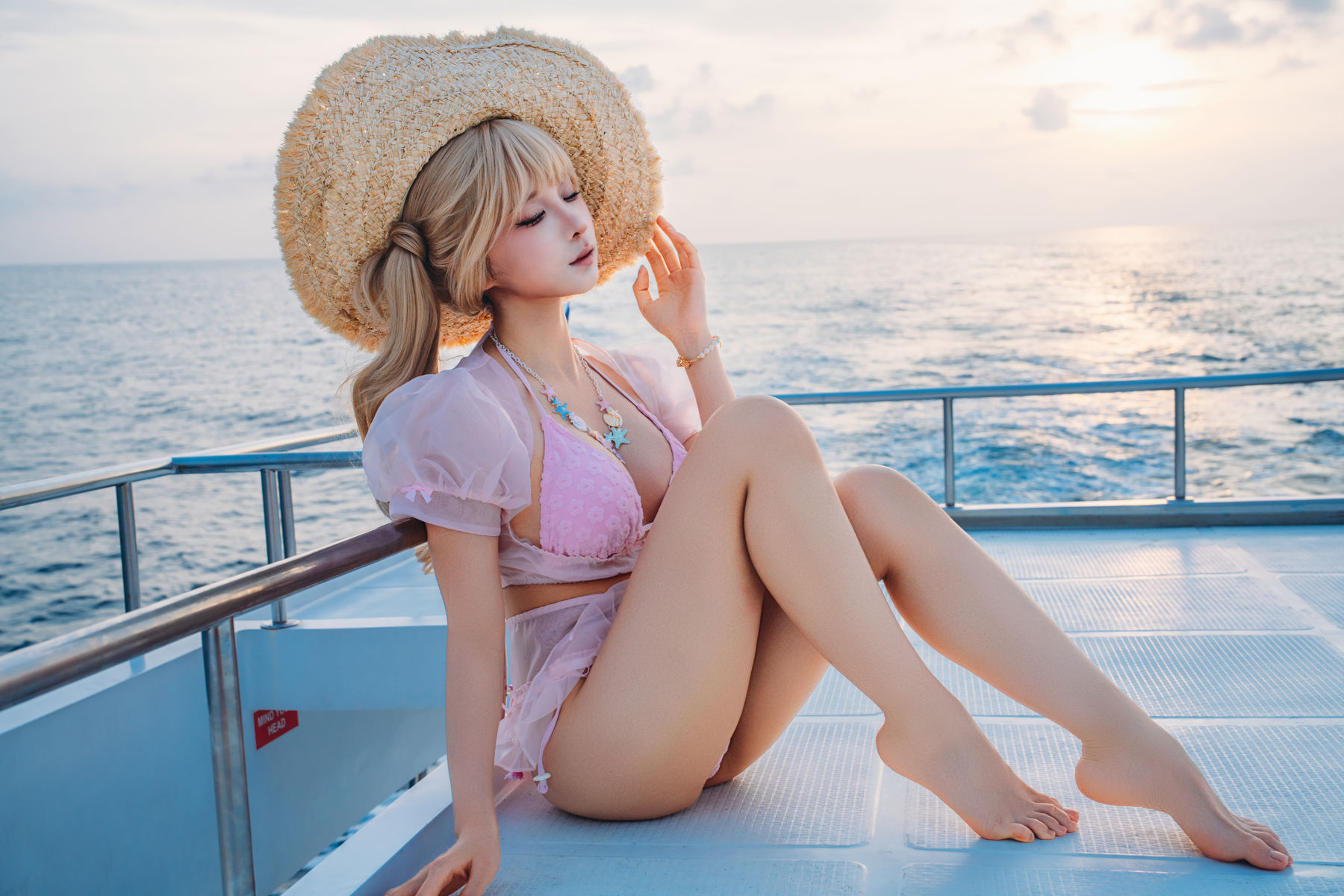 动漫博主 蠢沫沫 - 2025.12 自拍集/(200P)