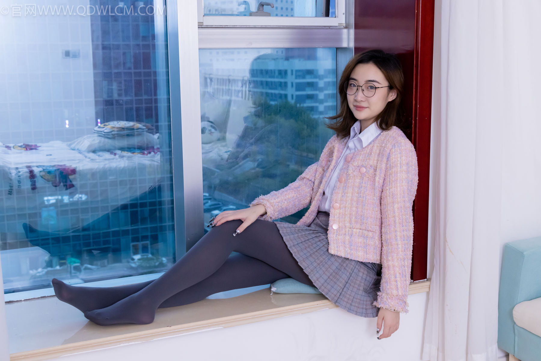 物恋传媒 No.2487 恬恬 - 高跟鞋、厚灰丝、老头乐挠脚剧情/(152P)