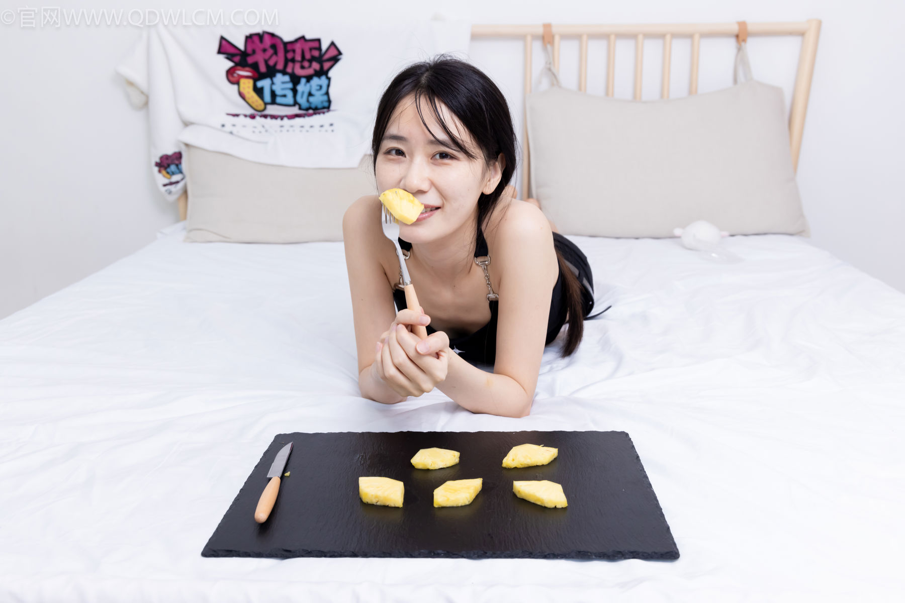 物恋传媒 No.2486 菜菜 - 高跟鞋、厚黑丝、裸足/(284P)