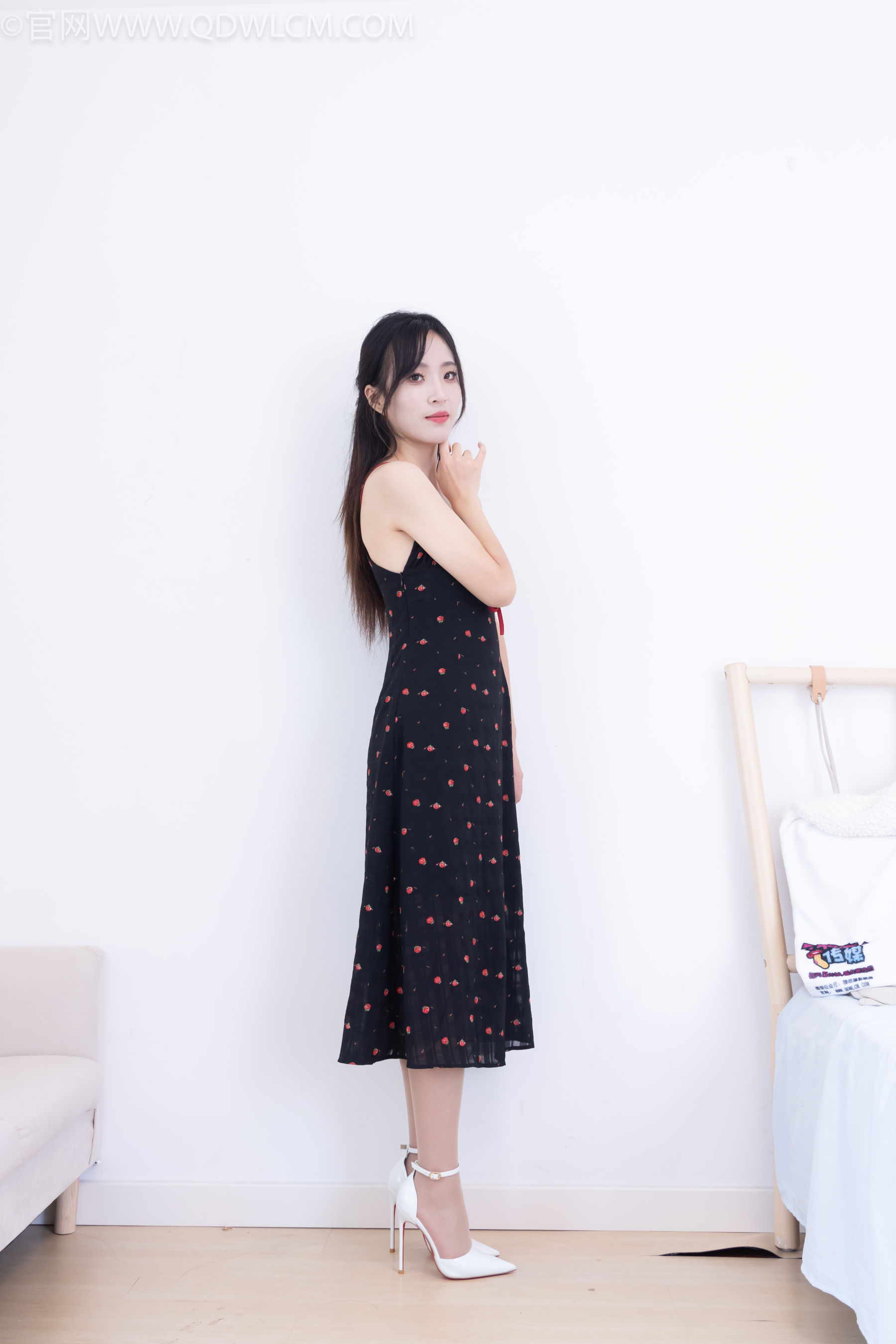 物恋传媒 No.2481 辣辣 - 高跟鞋、薄肉丝/(150P)