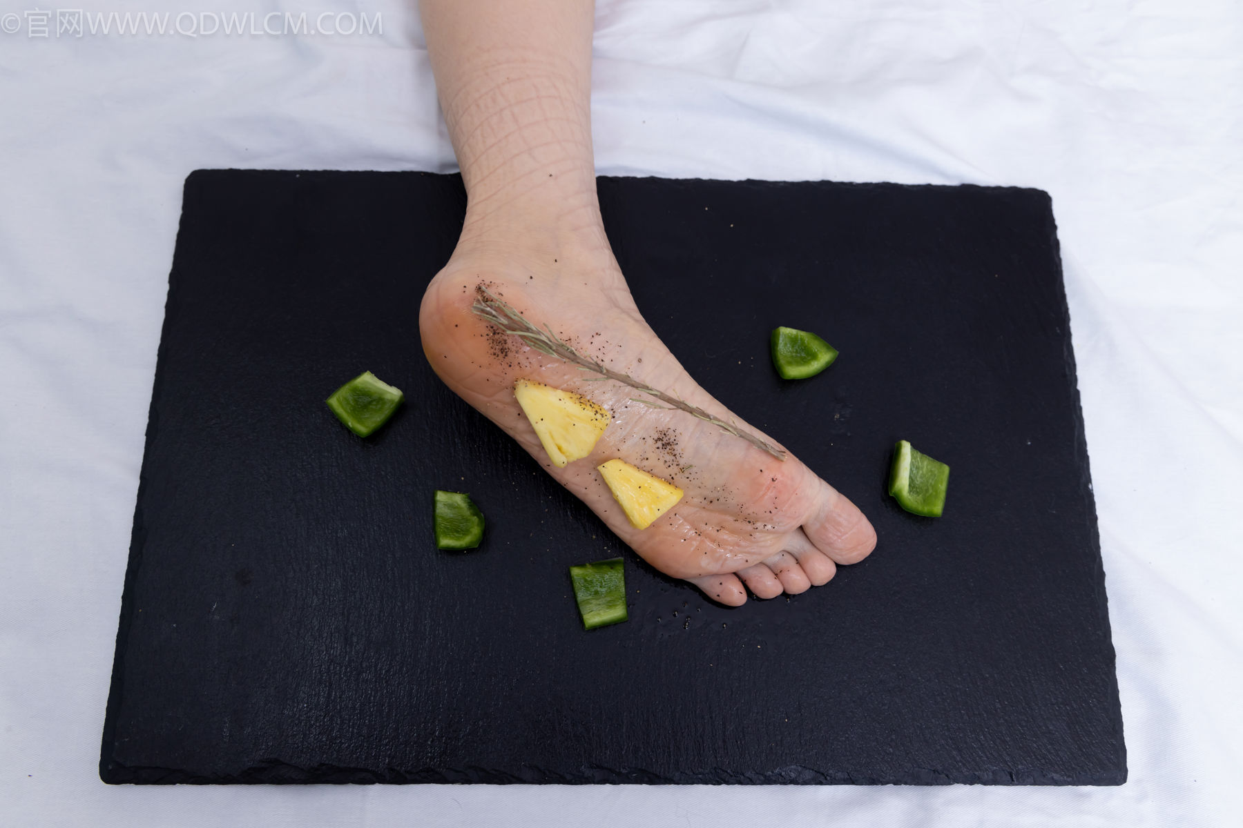 物恋传媒 No.2486 菜菜 - 高跟鞋、厚黑丝、裸足/(284P)