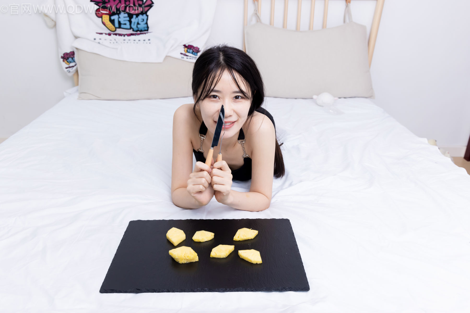 物恋传媒 No.2486 菜菜 - 高跟鞋、厚黑丝、裸足/(284P)