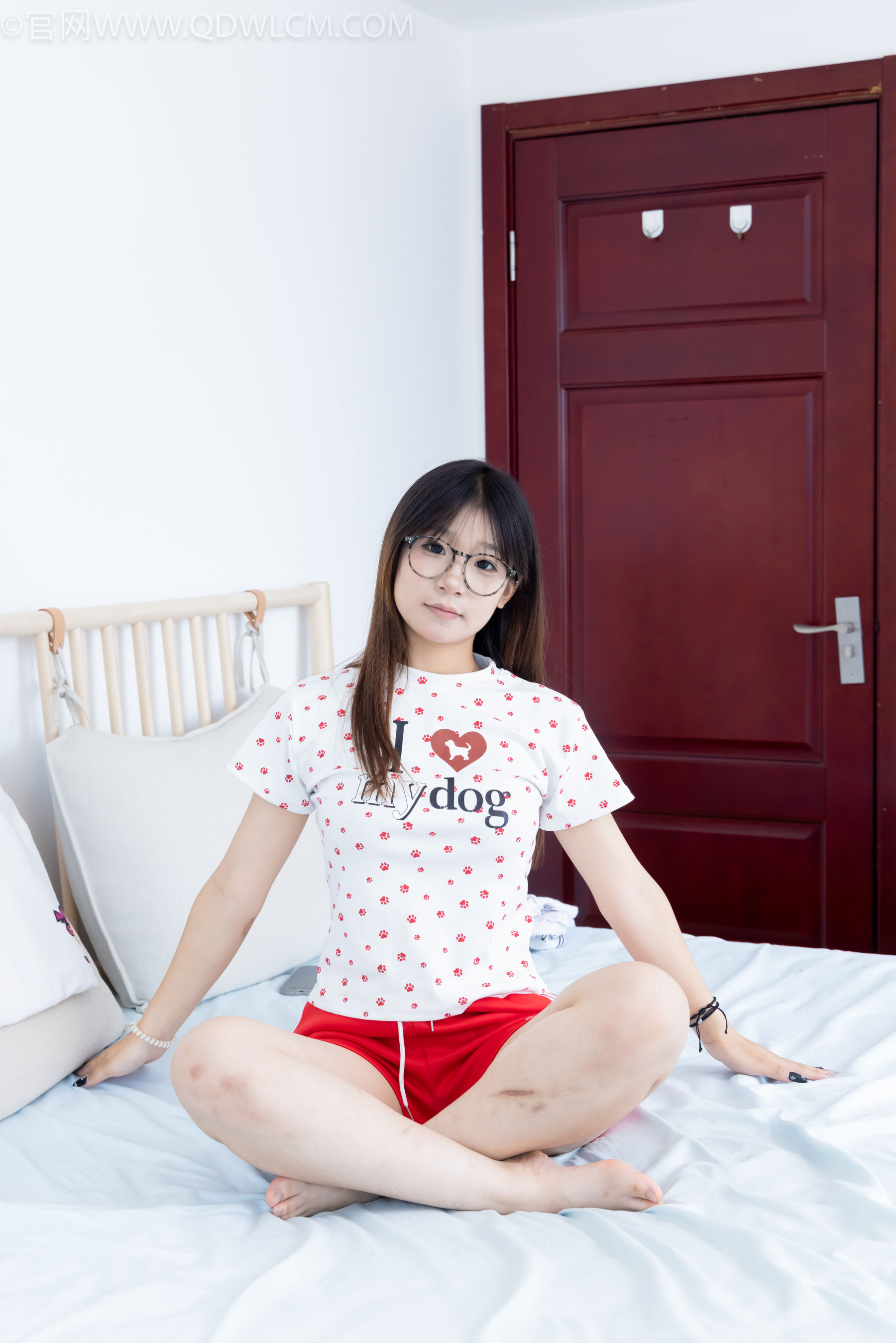 物恋传媒 No.2482 小可 - 运动鞋、白棉袜、裸足/(165P)