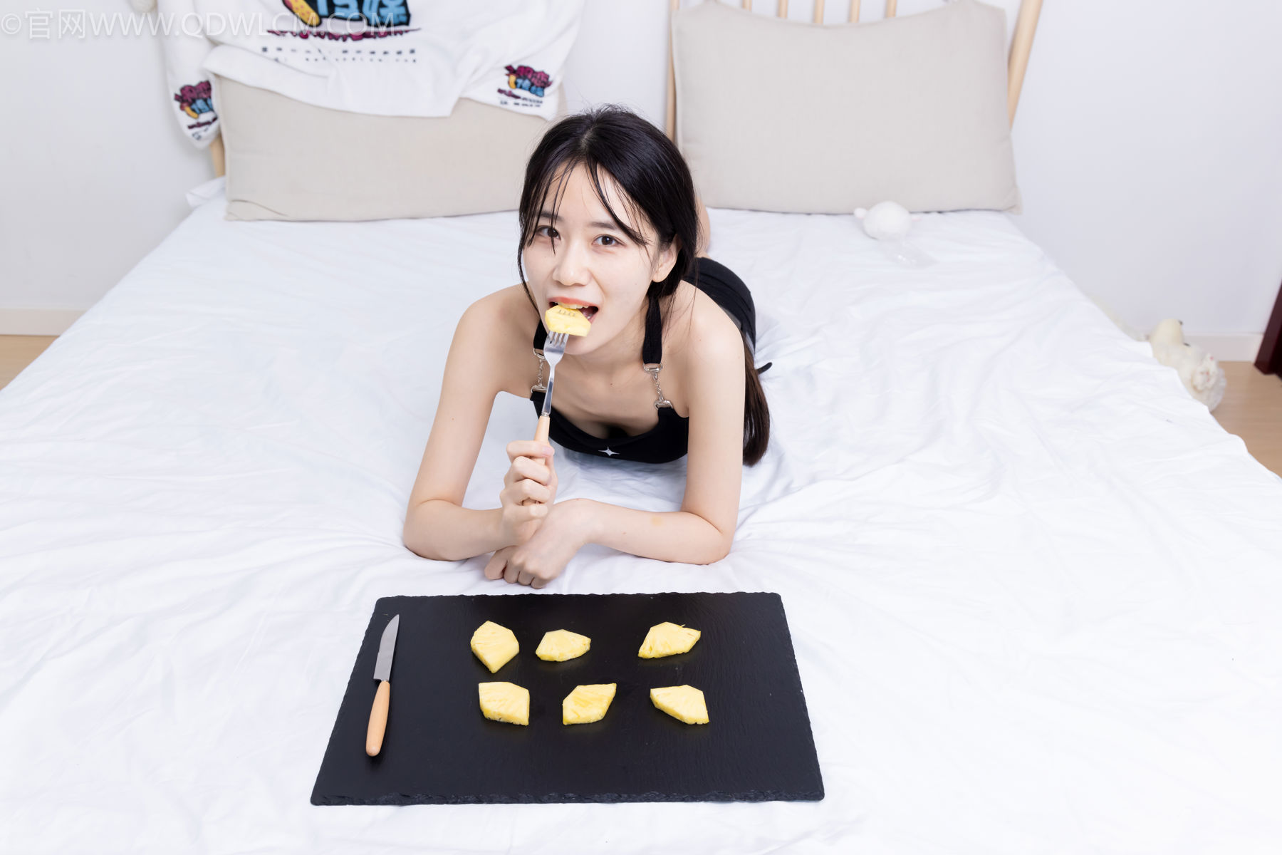 物恋传媒 No.2486 菜菜 - 高跟鞋、厚黑丝、裸足/(284P)