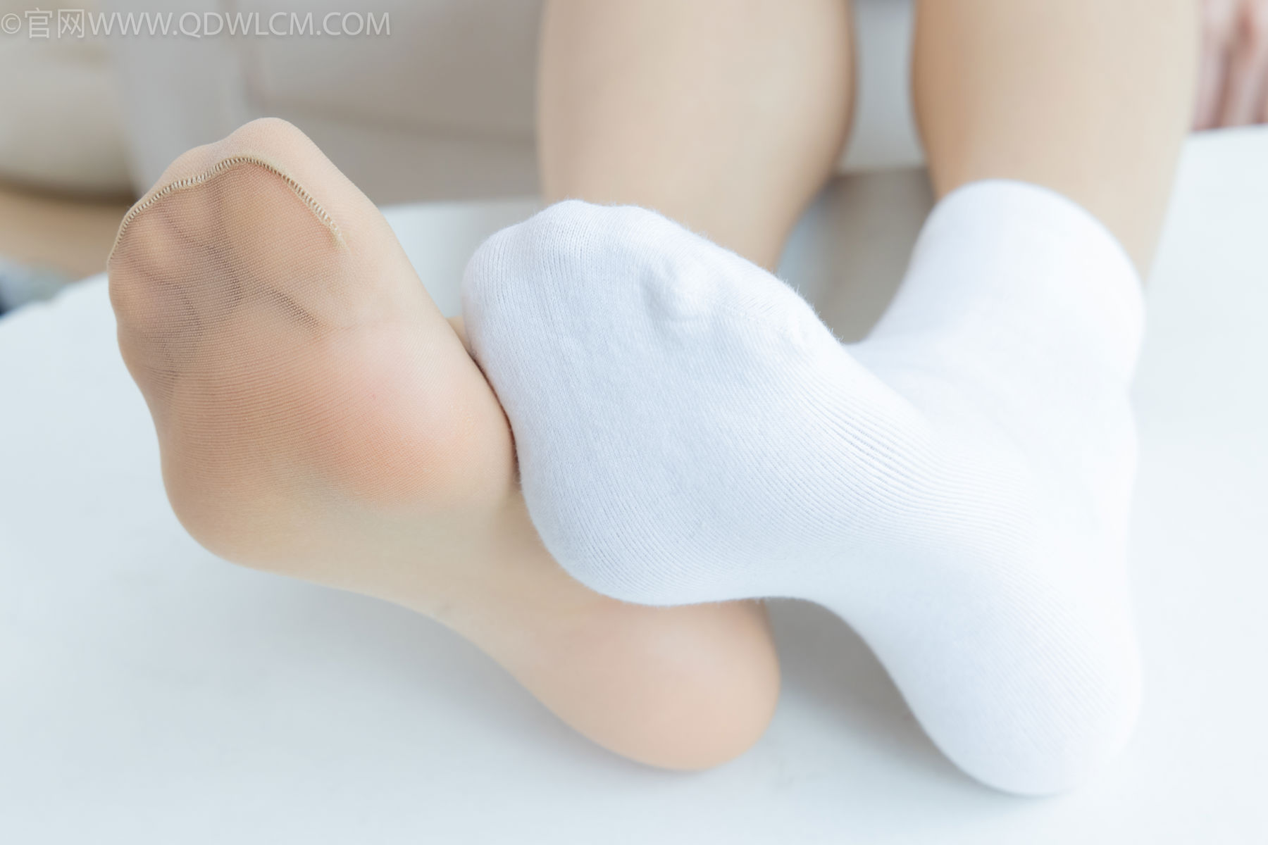 物恋传媒 No.2483 茯苓 - 帆布鞋、白棉袜、薄肉丝/(171P)