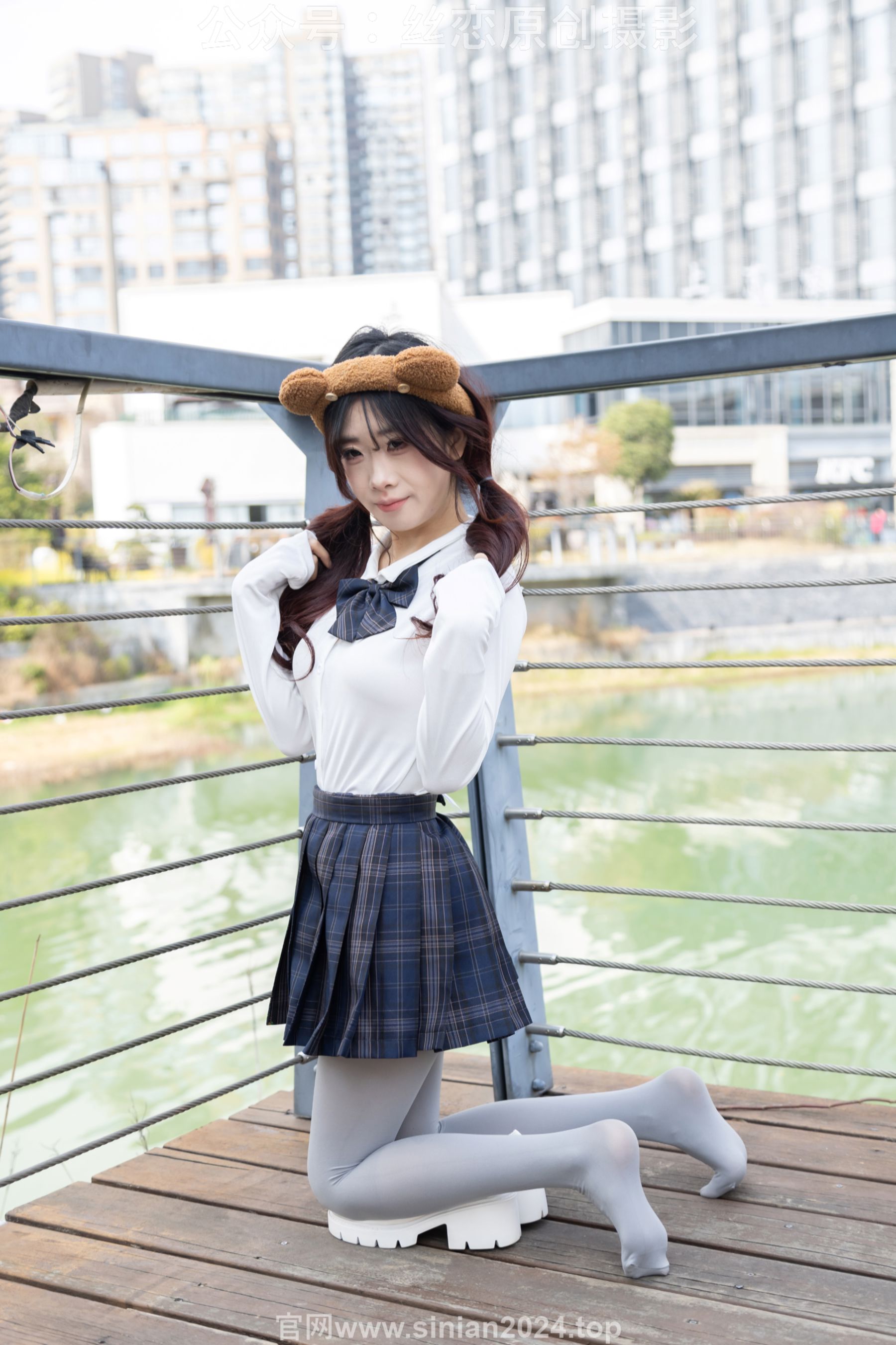 丝恋摄影 No.009 小梦 - 白色衬衫 碎花短裙 灰色丝袜 白色玛丽珍/(283P)