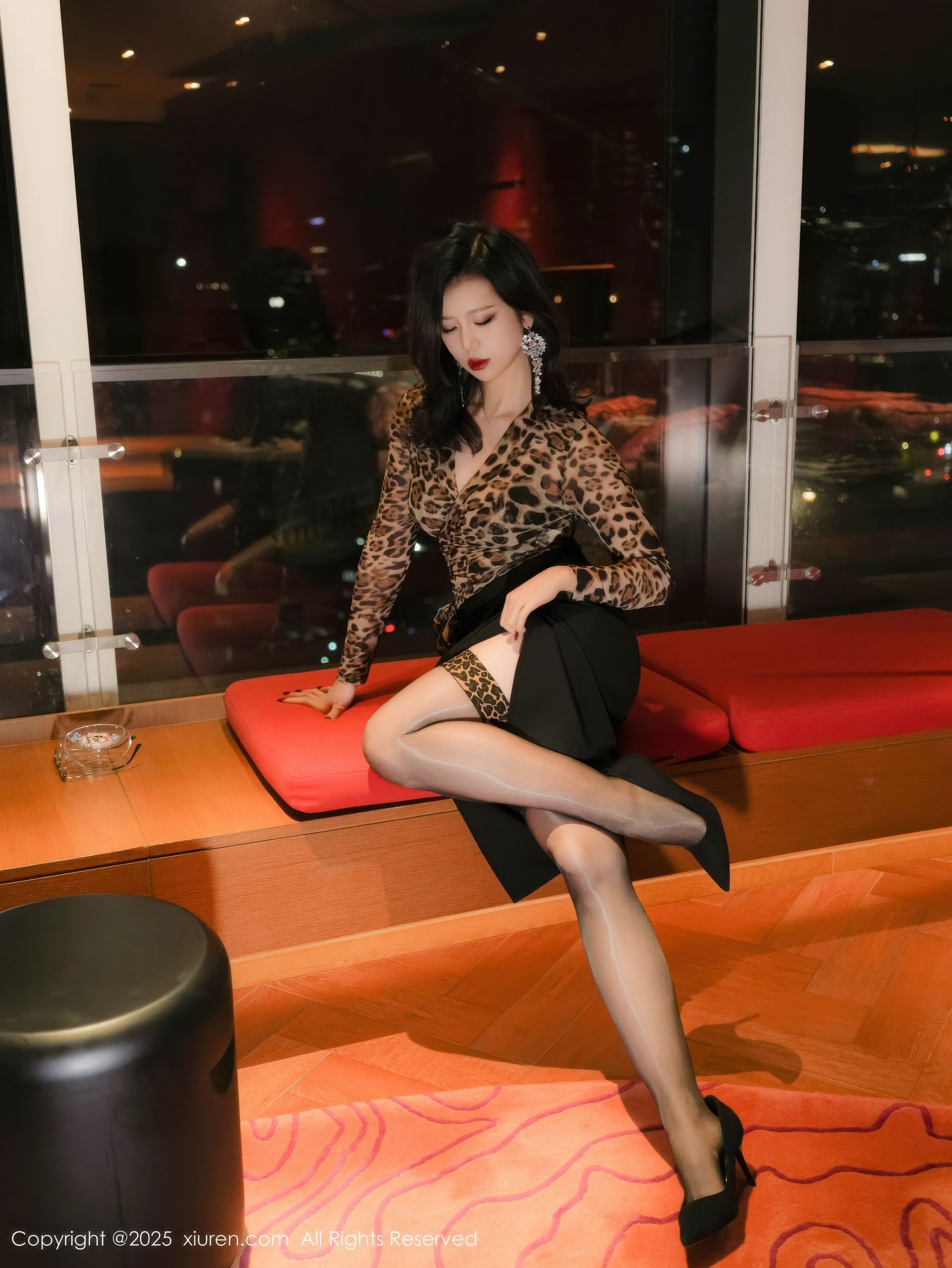 [秀人XiuRen] 2025.10.23 No.10901 玫瑰我爱你/(63P)