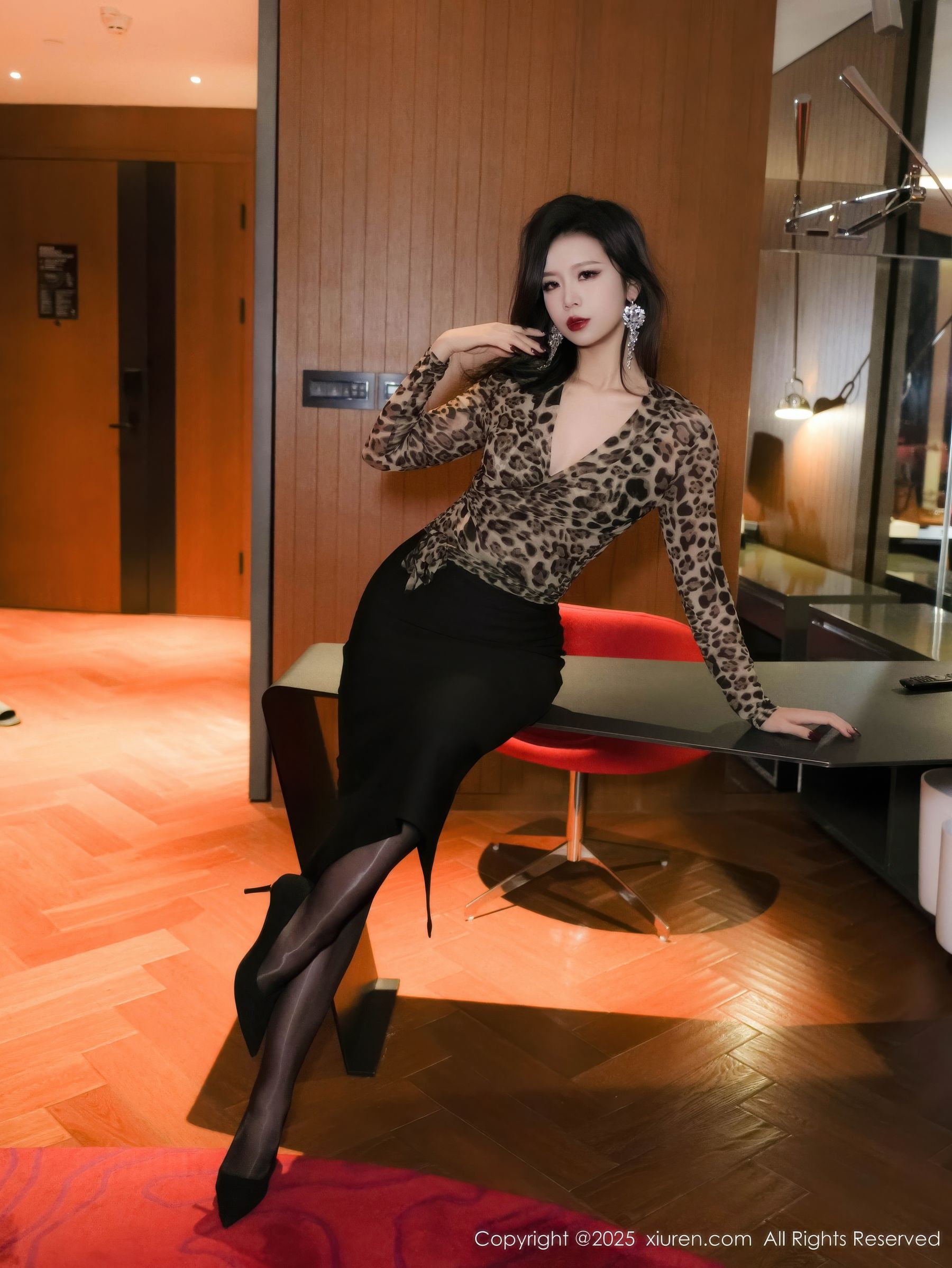 [秀人XiuRen] 2025.10.23 No.10901 玫瑰我爱你/(63P)