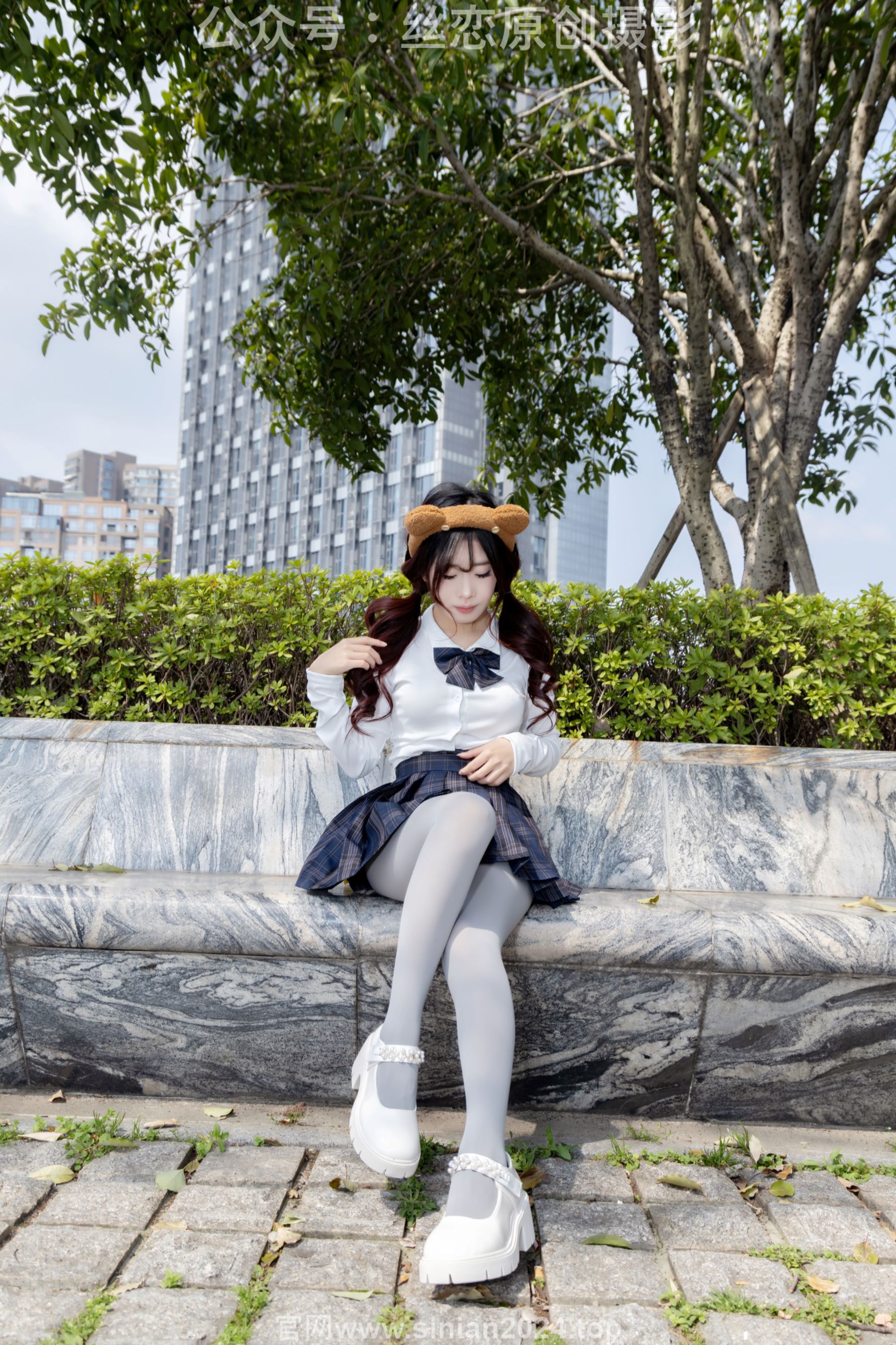 丝恋摄影 No.009 小梦 - 白色衬衫 碎花短裙 灰色丝袜 白色玛丽珍/(283P)