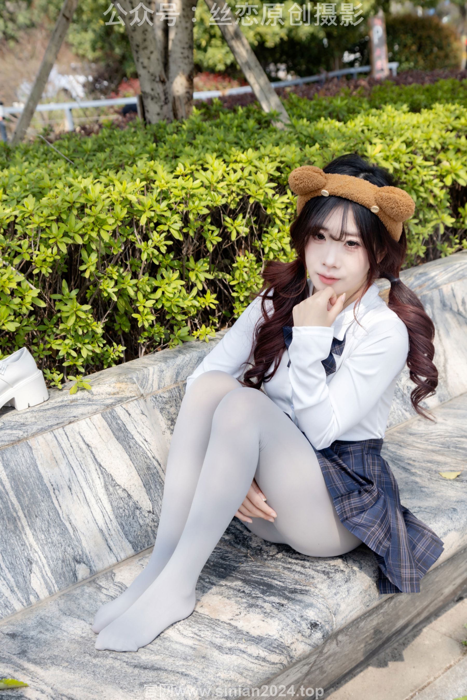 丝恋摄影 No.009 小梦 - 白色衬衫 碎花短裙 灰色丝袜 白色玛丽珍/(283P)