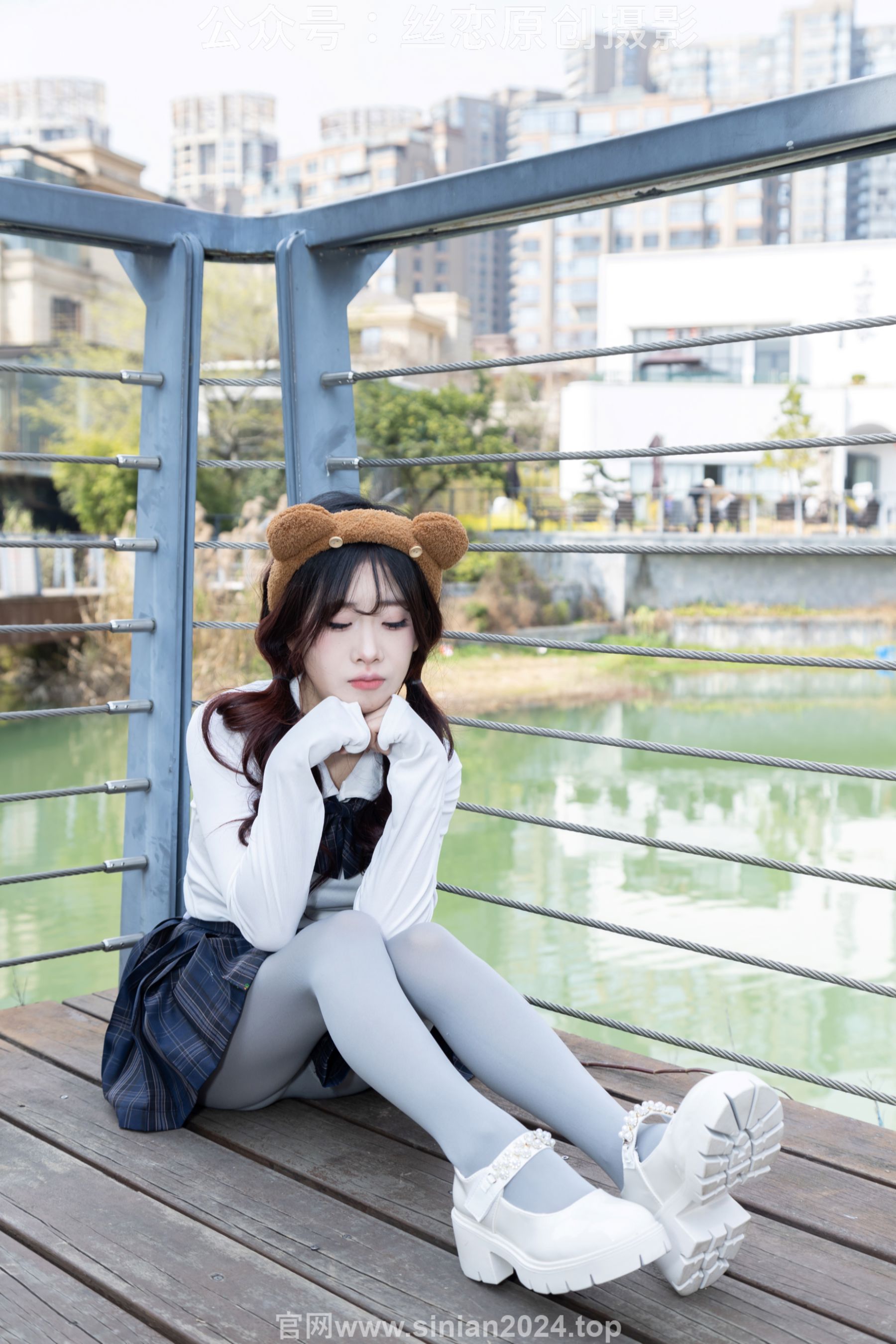 丝恋摄影 No.009 小梦 - 白色衬衫 碎花短裙 灰色丝袜 白色玛丽珍/(283P)