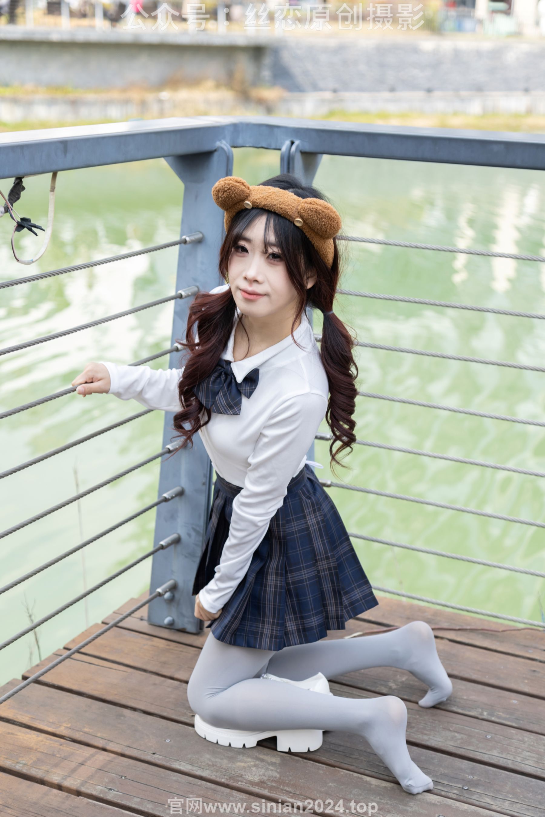 丝恋摄影 No.009 小梦 - 白色衬衫 碎花短裙 灰色丝袜 白色玛丽珍/(283P)