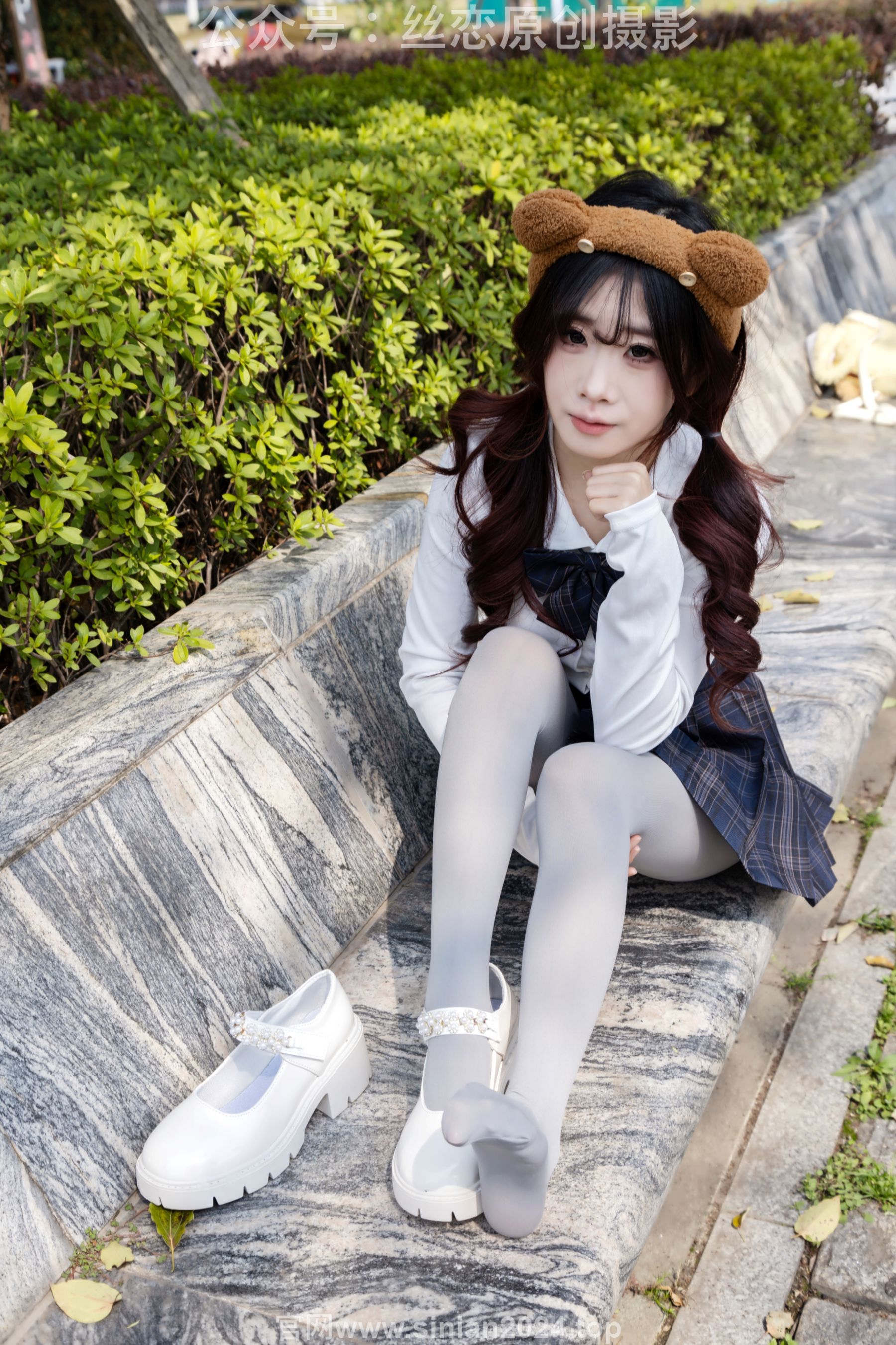 丝恋摄影 No.009 小梦 - 白色衬衫 碎花短裙 灰色丝袜 白色玛丽珍/(283P)