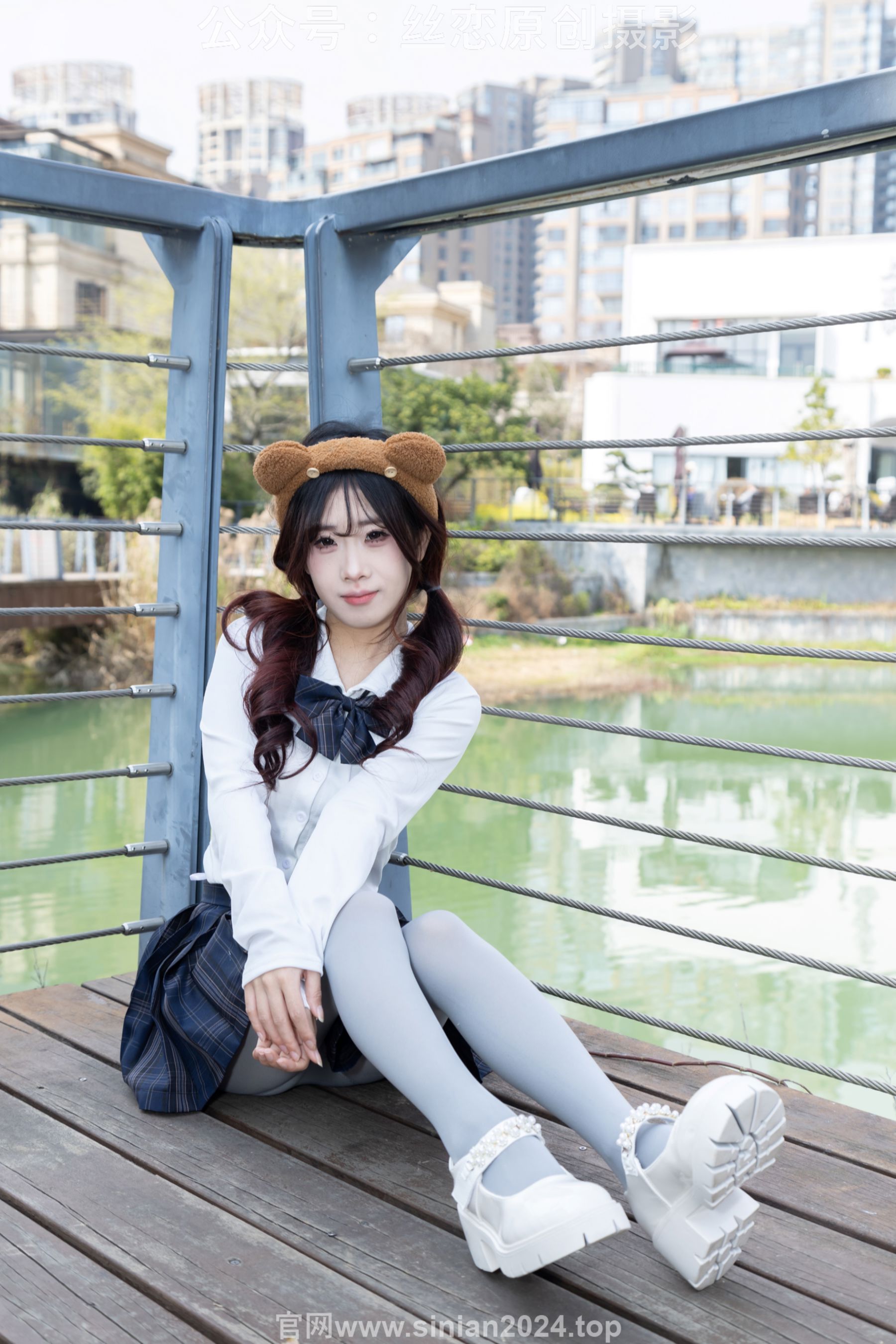 丝恋摄影 No.009 小梦 - 白色衬衫 碎花短裙 灰色丝袜 白色玛丽珍/(283P)