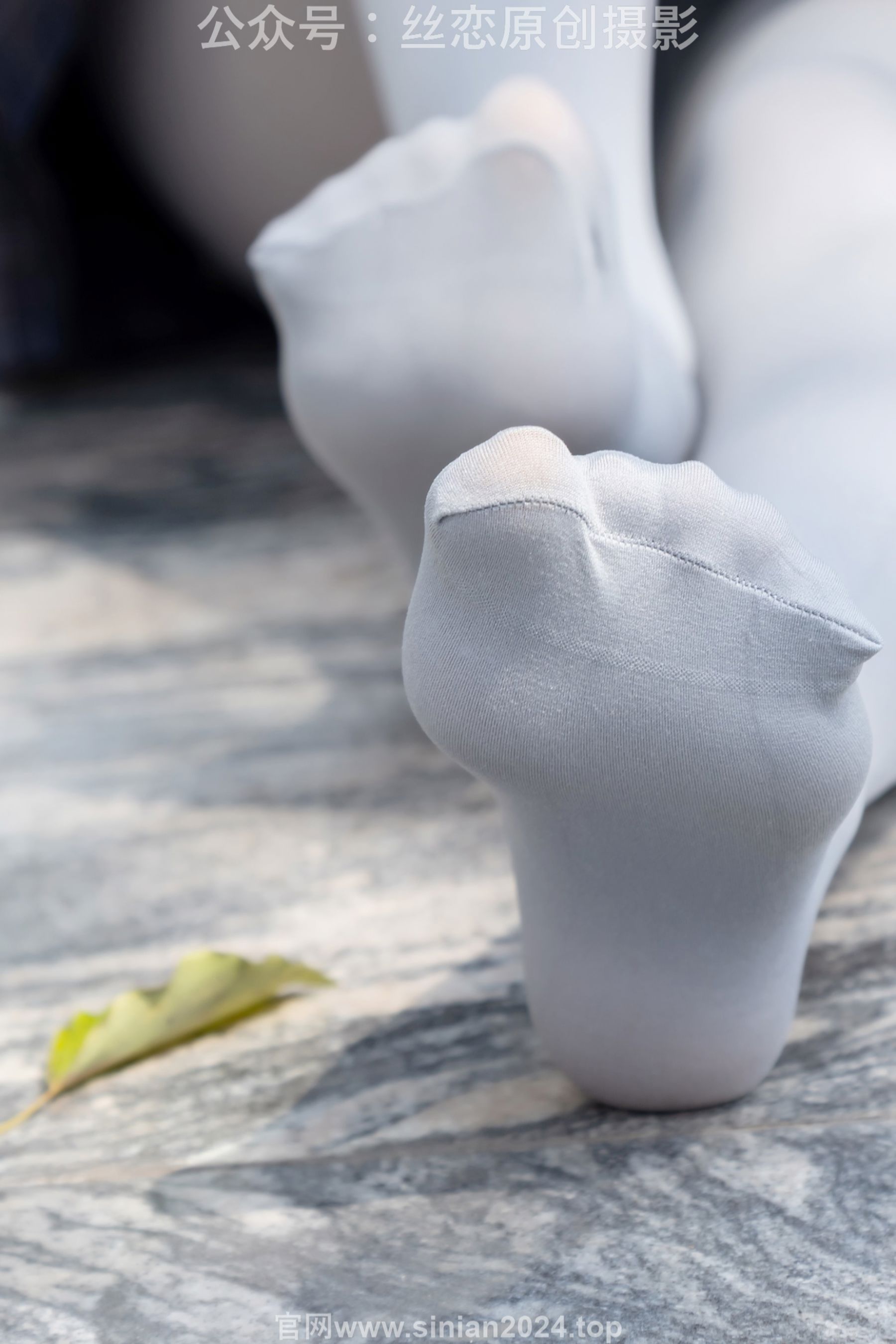 丝恋摄影 No.009 小梦 - 白色衬衫 碎花短裙 灰色丝袜 白色玛丽珍/(283P)