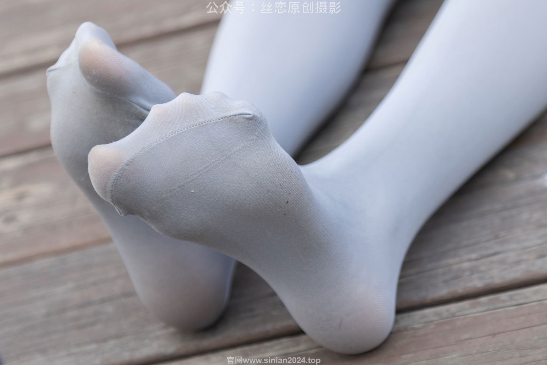 丝恋摄影 No.009 小梦 - 白色衬衫 碎花短裙 灰色丝袜 白色玛丽珍/(283P)