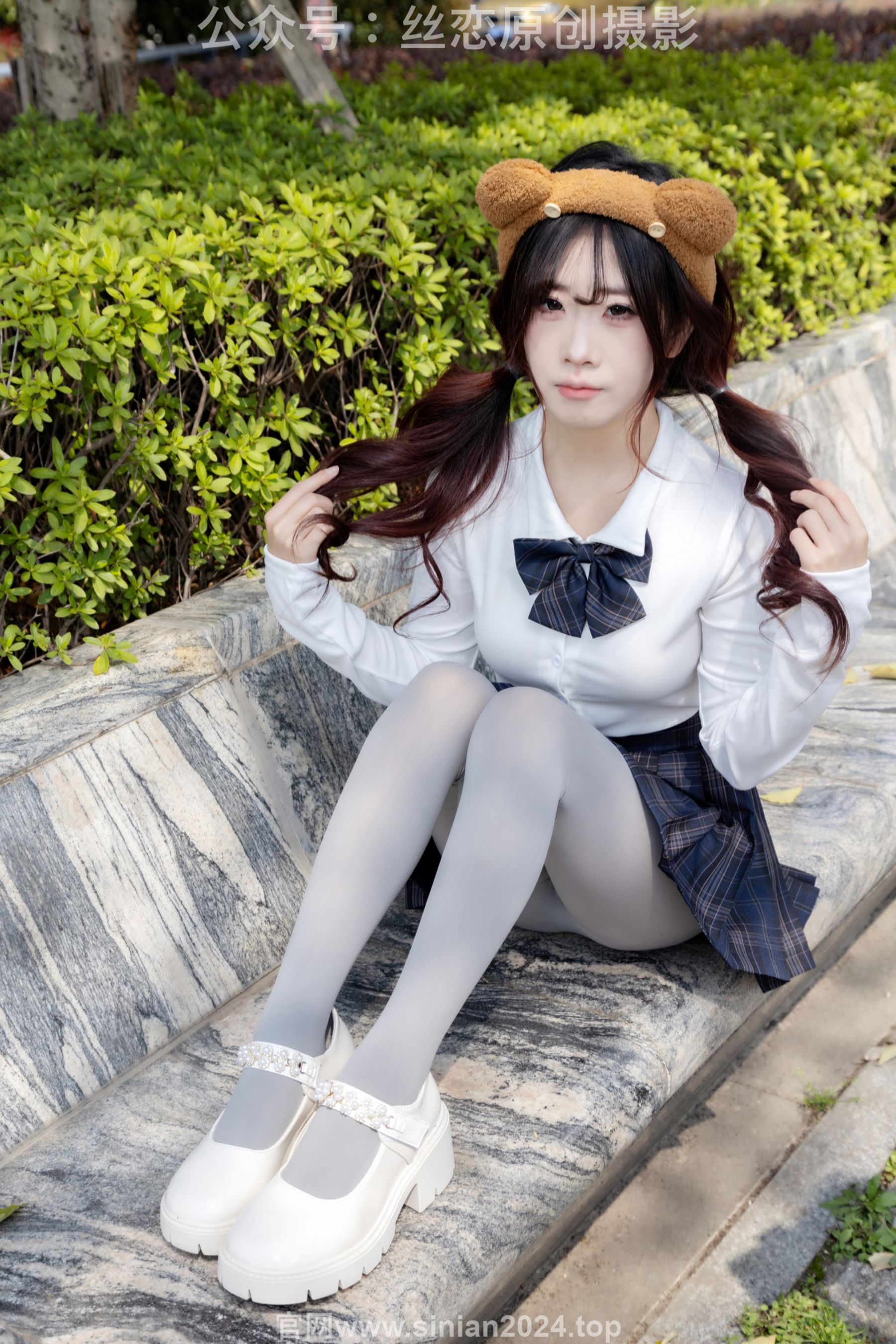 丝恋摄影 No.009 小梦 - 白色衬衫 碎花短裙 灰色丝袜 白色玛丽珍/(283P)