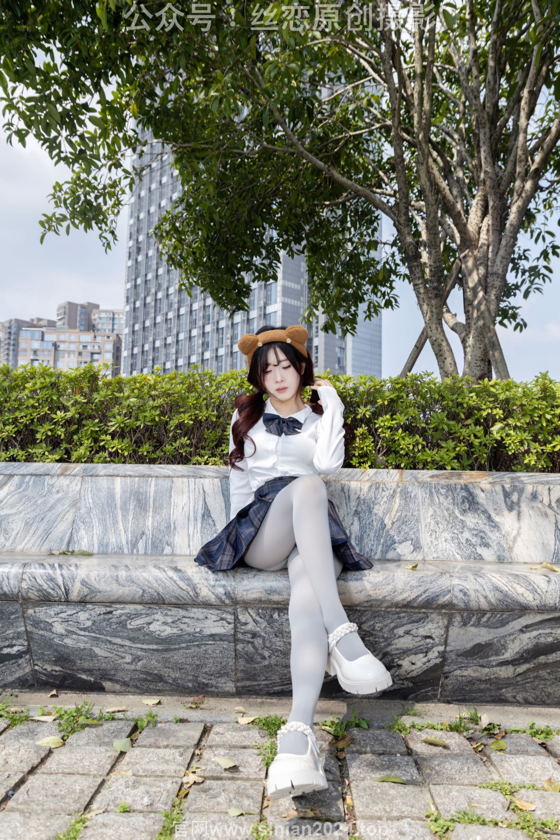 丝恋摄影 No.009 小梦 - 白色衬衫 碎花短裙 灰色丝袜 白色玛丽珍/(283P)