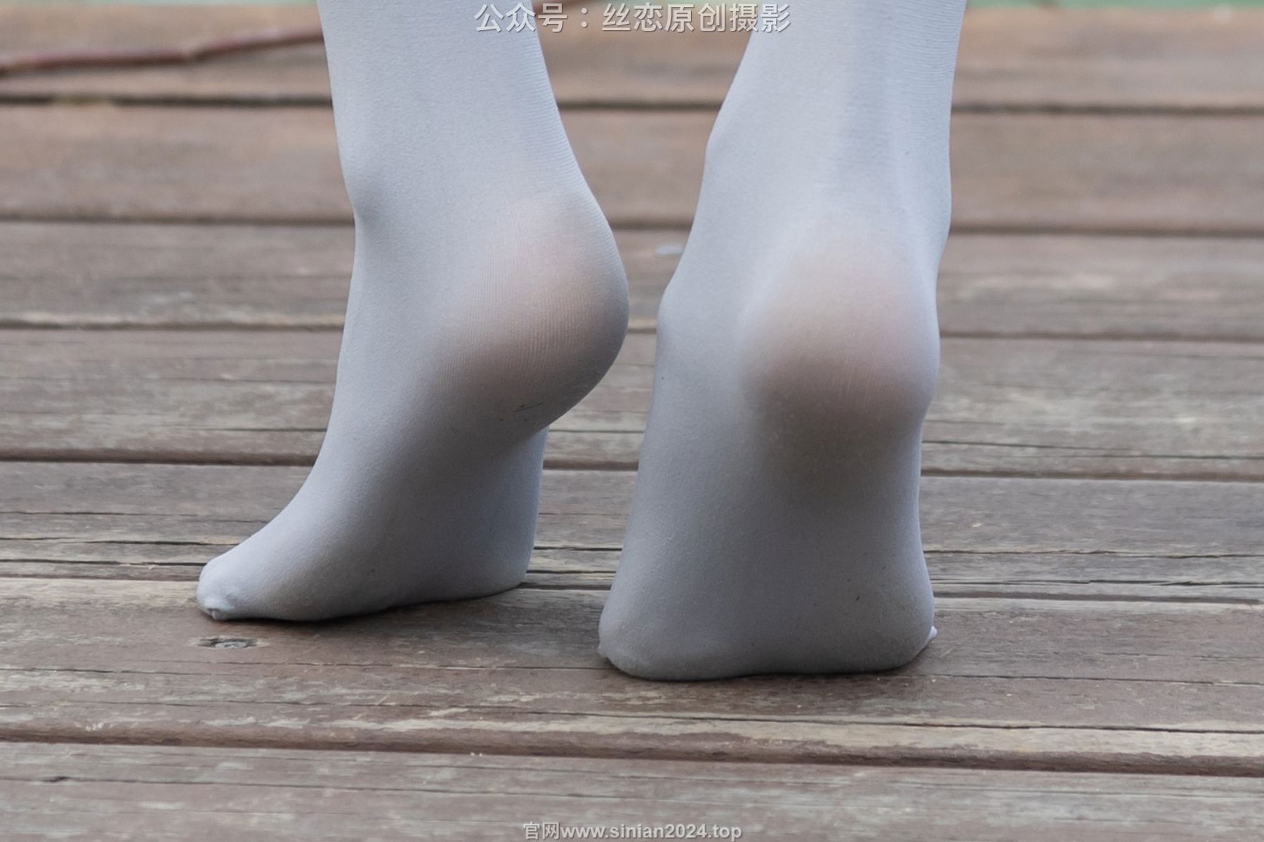 丝恋摄影 No.009 小梦 - 白色衬衫 碎花短裙 灰色丝袜 白色玛丽珍/(283P)